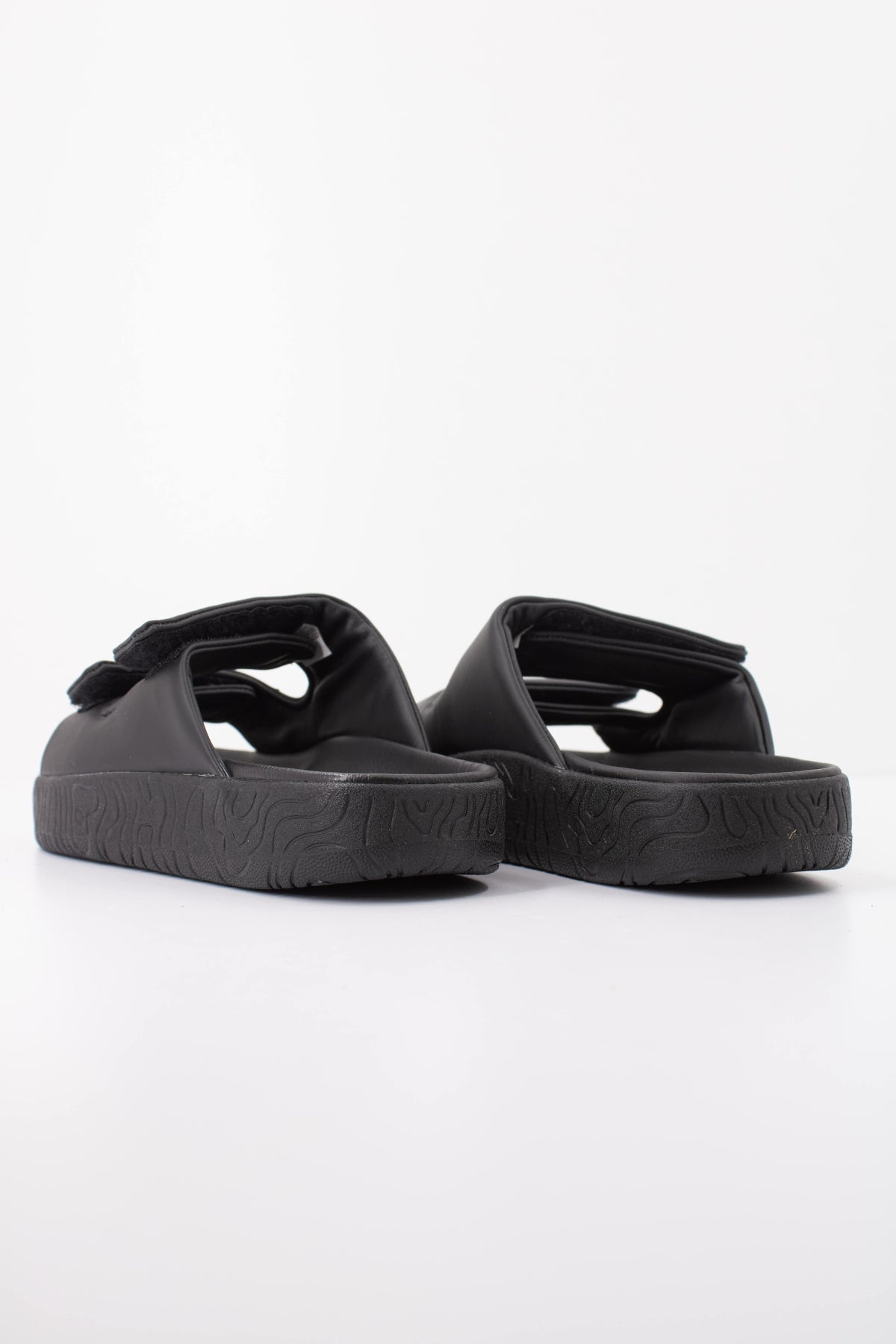 VEJA SANDALIA ETNA BOLD en color NEGRO  (4)