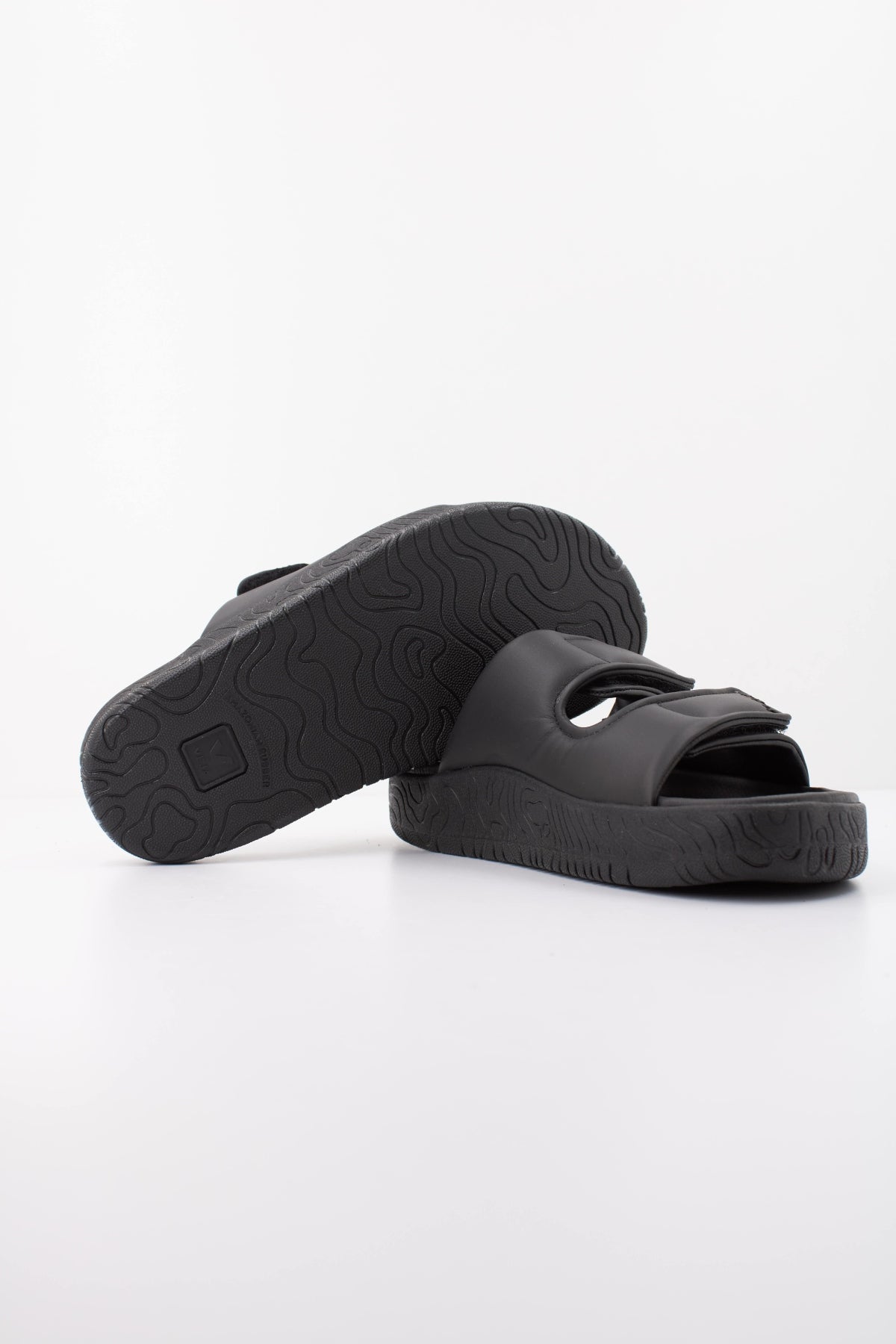 VEJA SANDALIA ETNA BOLD en color NEGRO  (5)