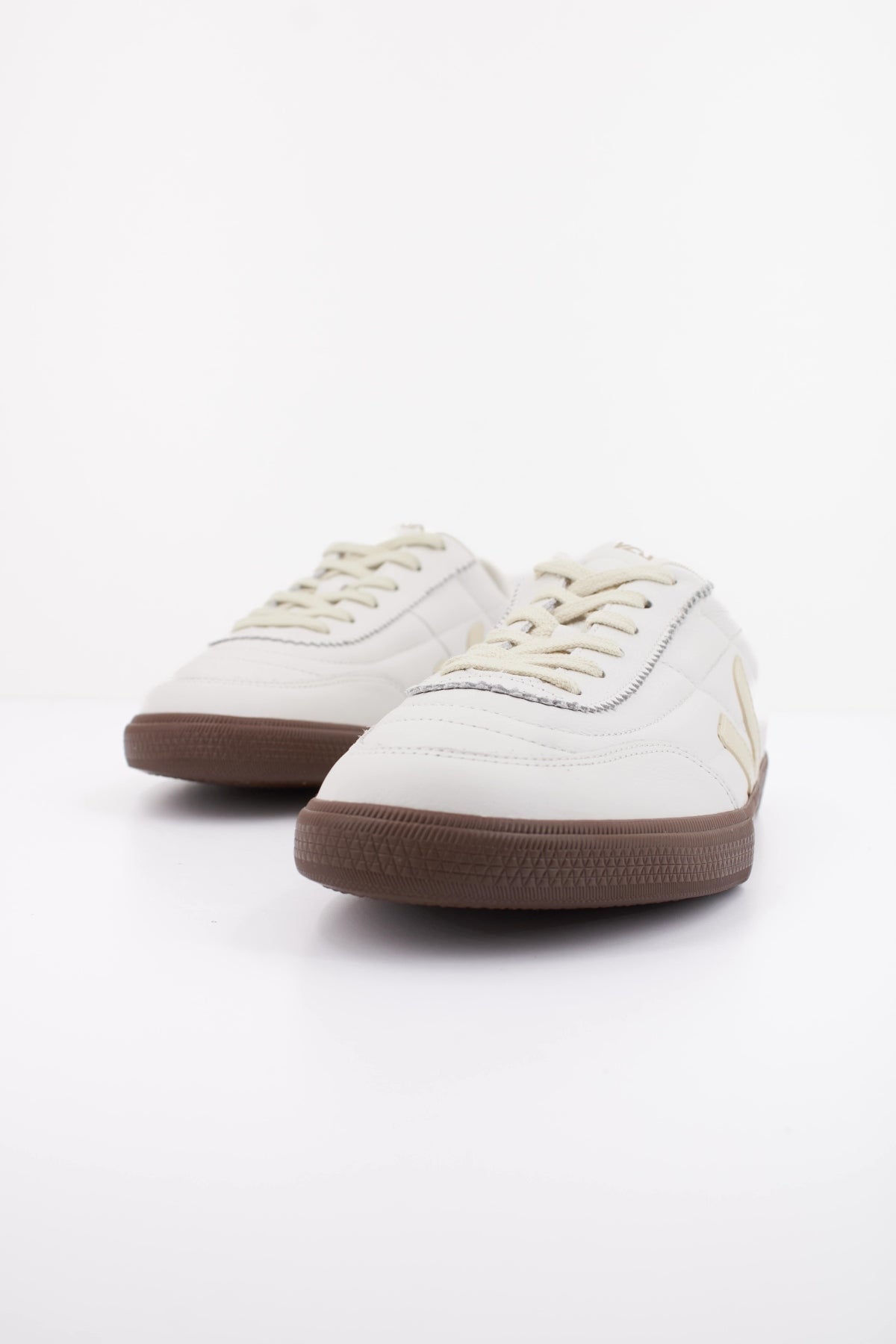 VEJA FUB  en color BLANCO  (2)
