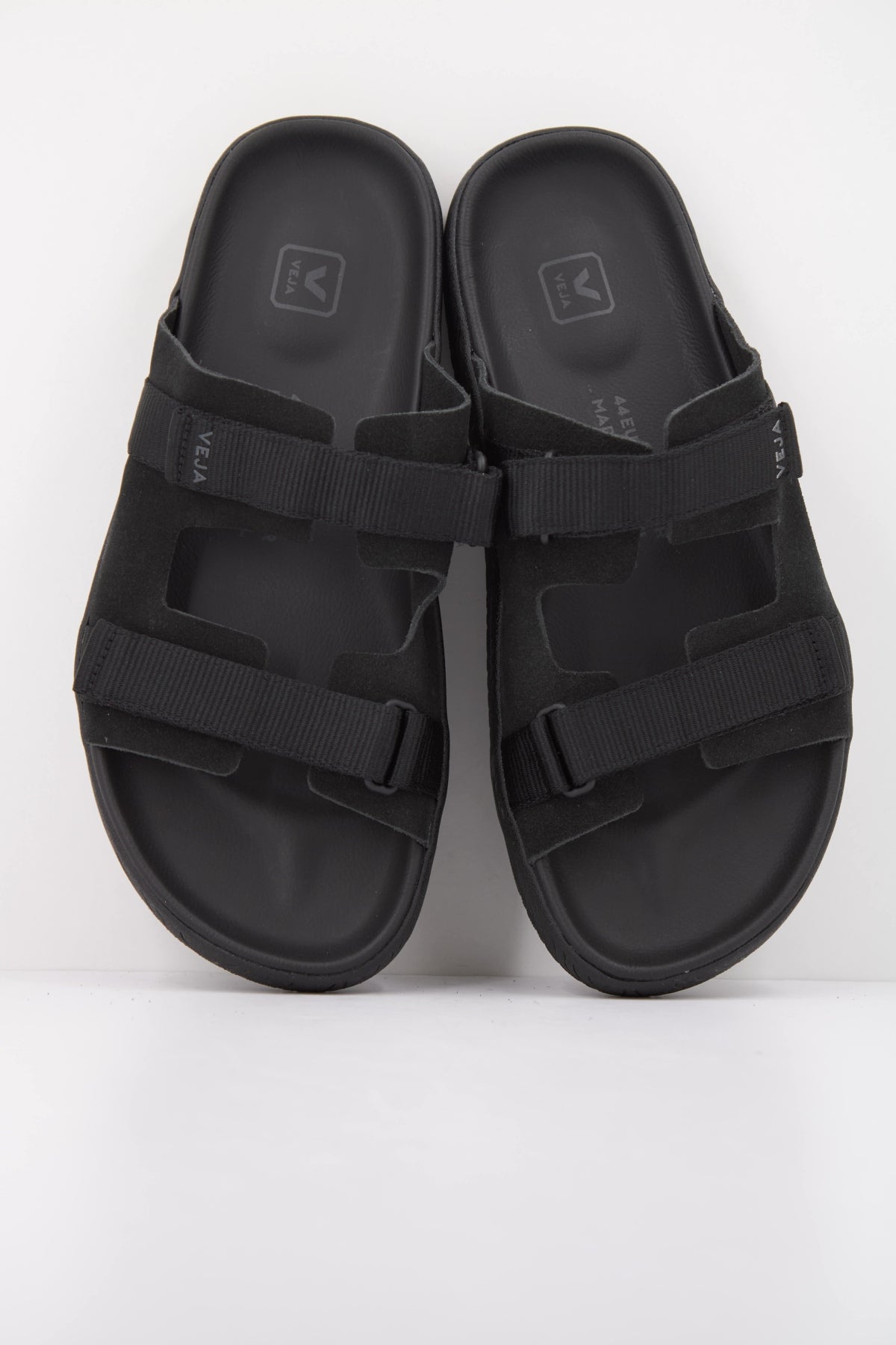 VEJA SANDALIA ARPOADOR en color NEGRO  (3)
