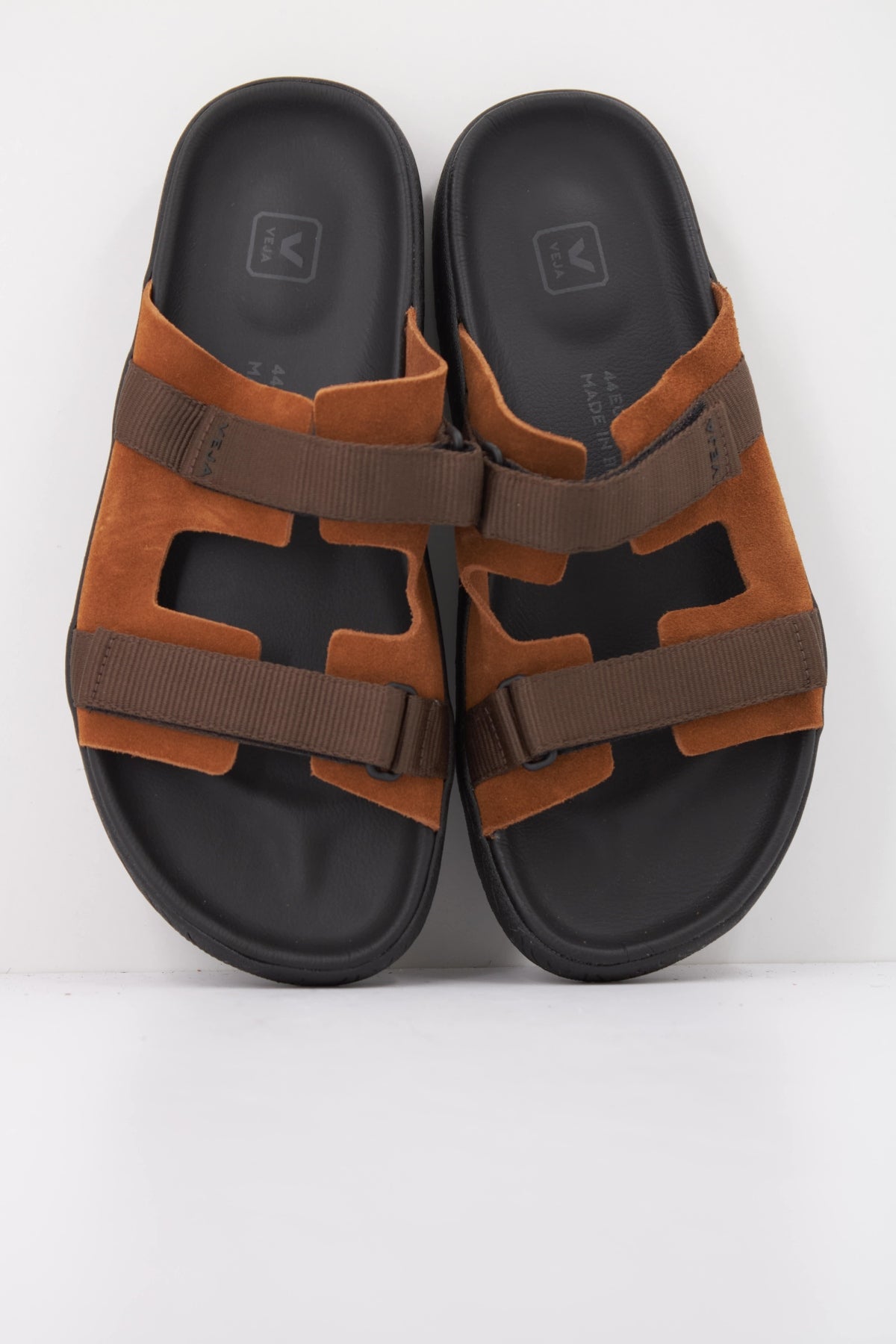 VEJA SANDALIA ARPOADOR en color MARRON  (3)