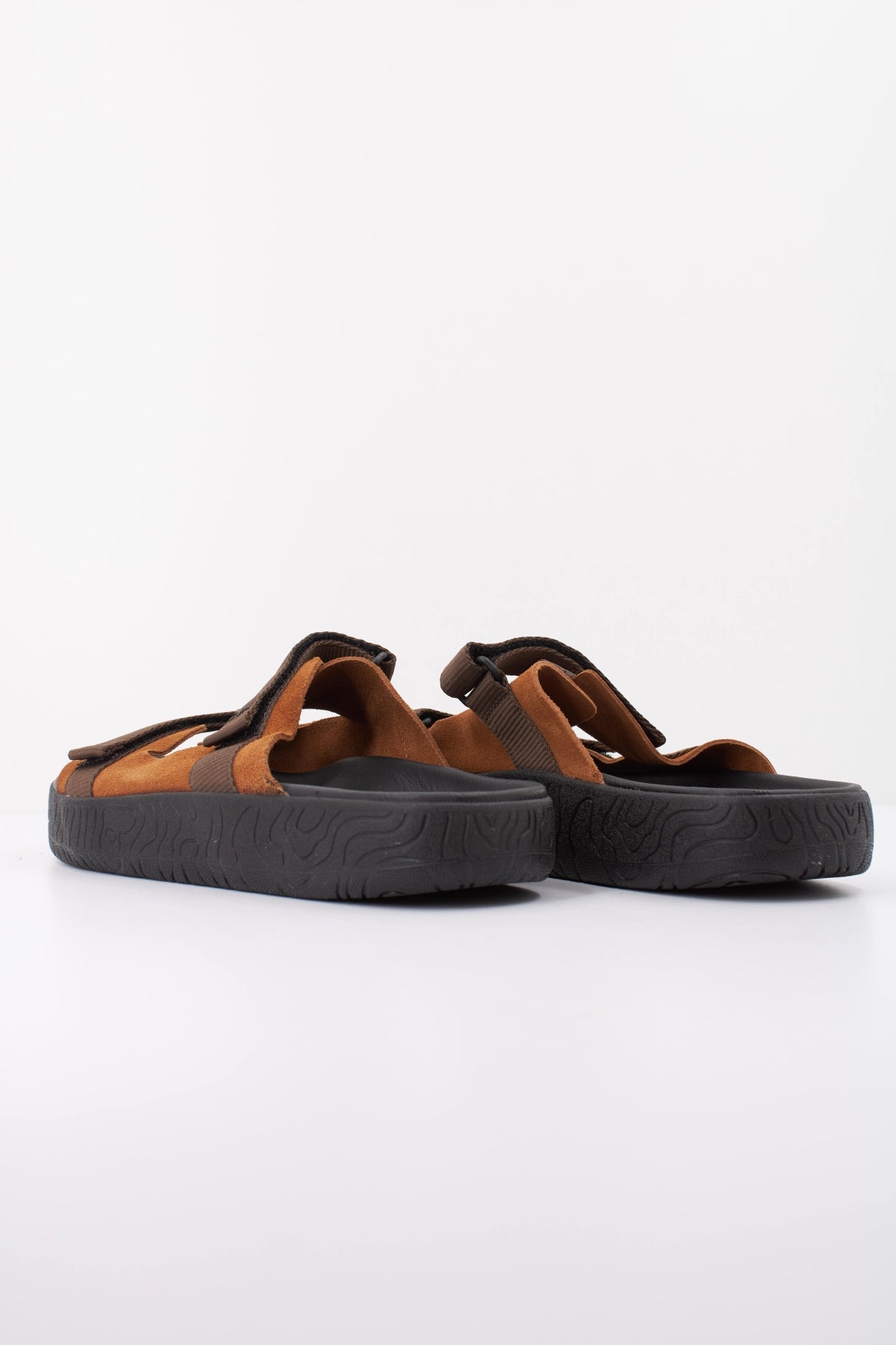 VEJA SANDALIA ARPOADOR en color MARRON  (4)