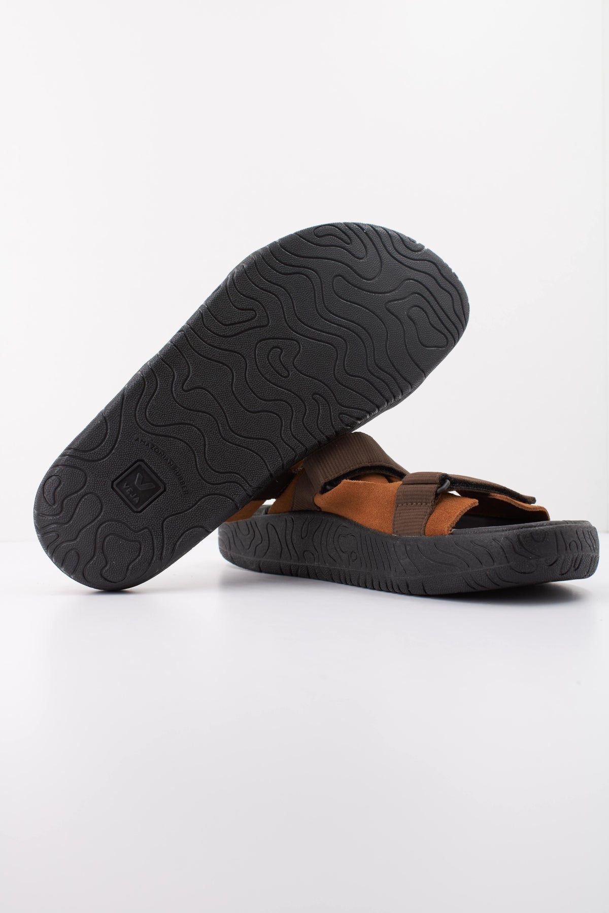 VEJA SANDALIA ARPOADOR en color MARRON  (5)
