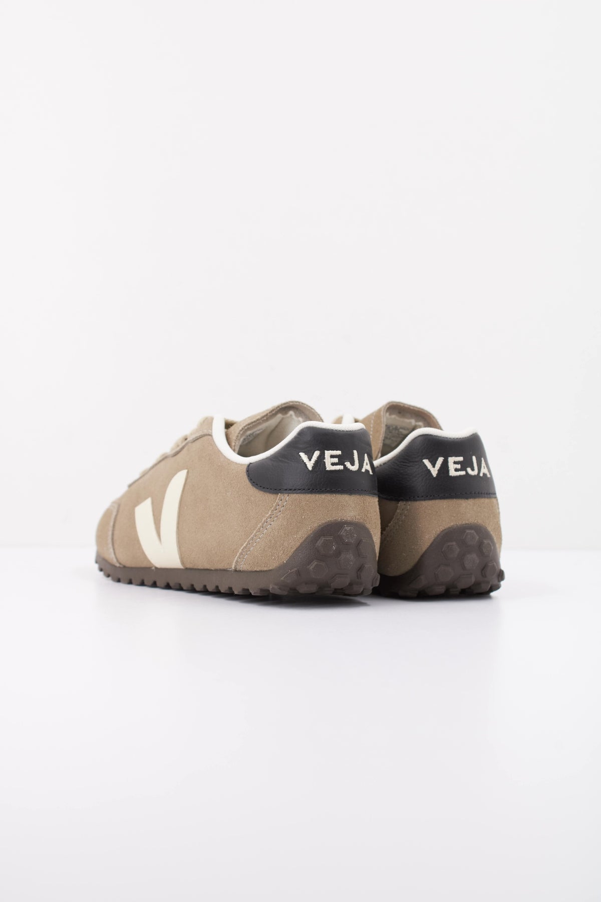 VEJA AIA  en color BEIS  (4)