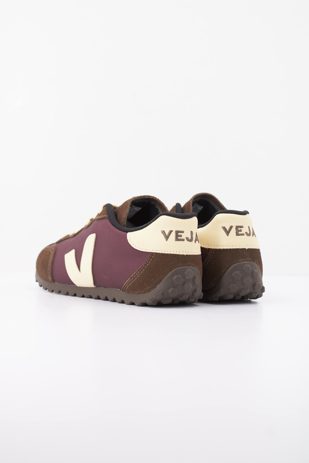 VEJA AIA GT en color BURDEOS  (4)