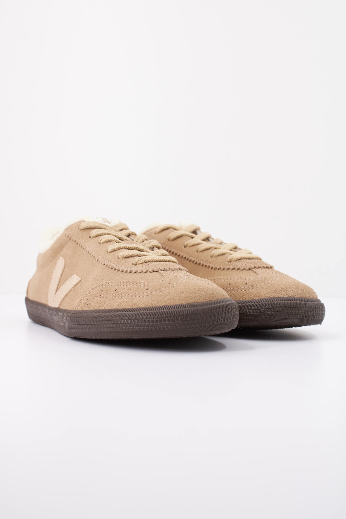 VEJA VUA VOLLEY WINTER en color BEIS  (2)