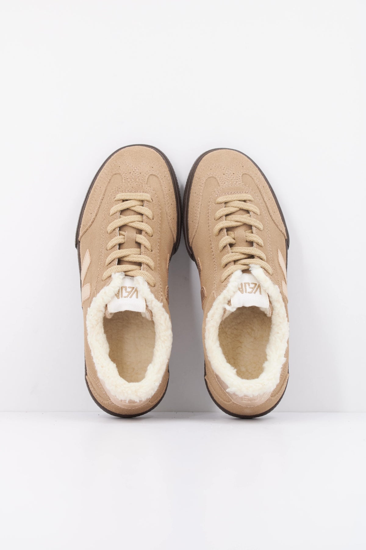 VEJA VUA VOLLEY WINTER en color BEIS  (3)