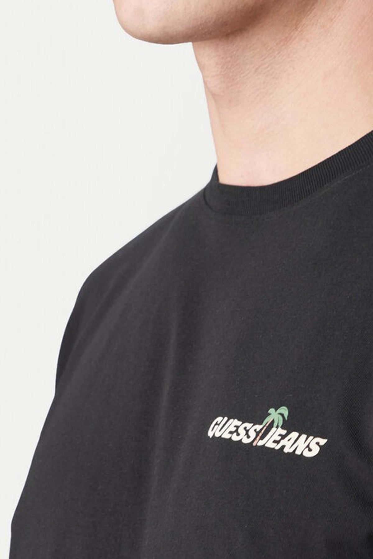 GUESS JEANS MGIC KHM en color NEGRO  (4)