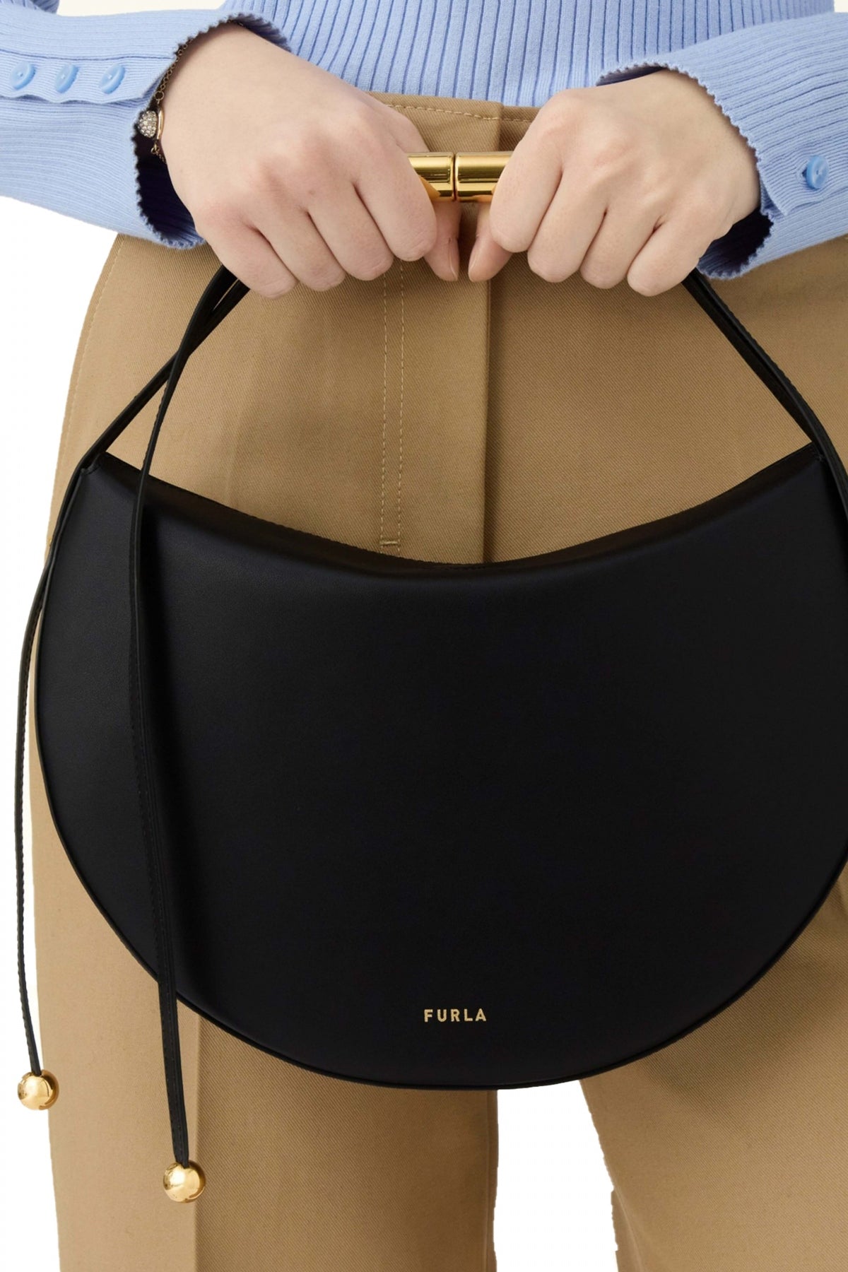 FURLA MOONSTONE M SHOULDER en color NEGRO  (1)