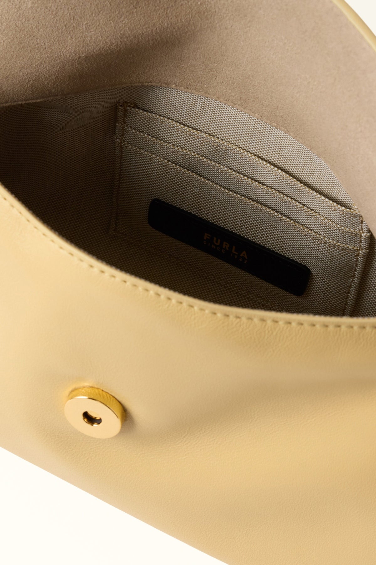 FURLA WE BX SFERA SOFT MINI CROS en color AMARILLO  (3)