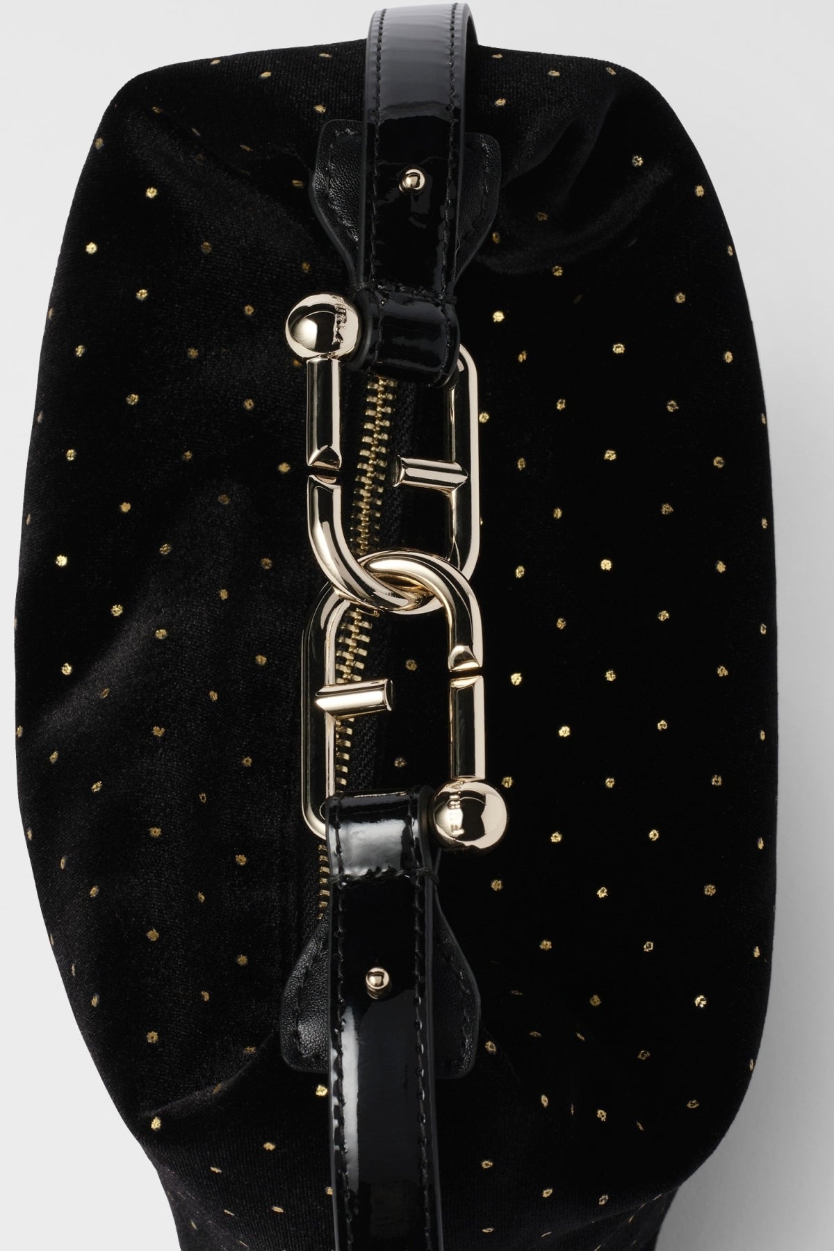 FURLA WE BX FURLA TONIE MINI HOB en color NEGRO  (4)