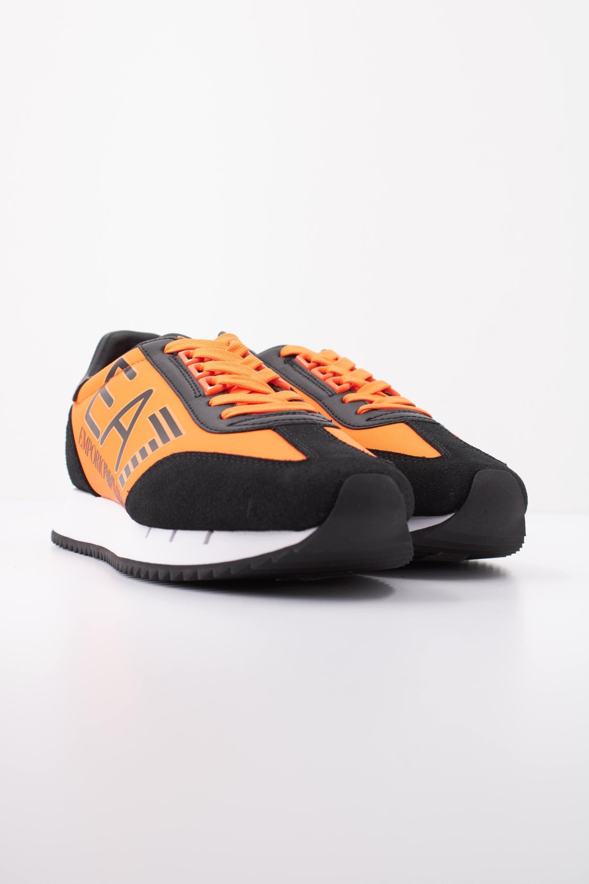 EA BY EMPORIO ARMANI X AF SNEAKER en color NARANJA  (2)
