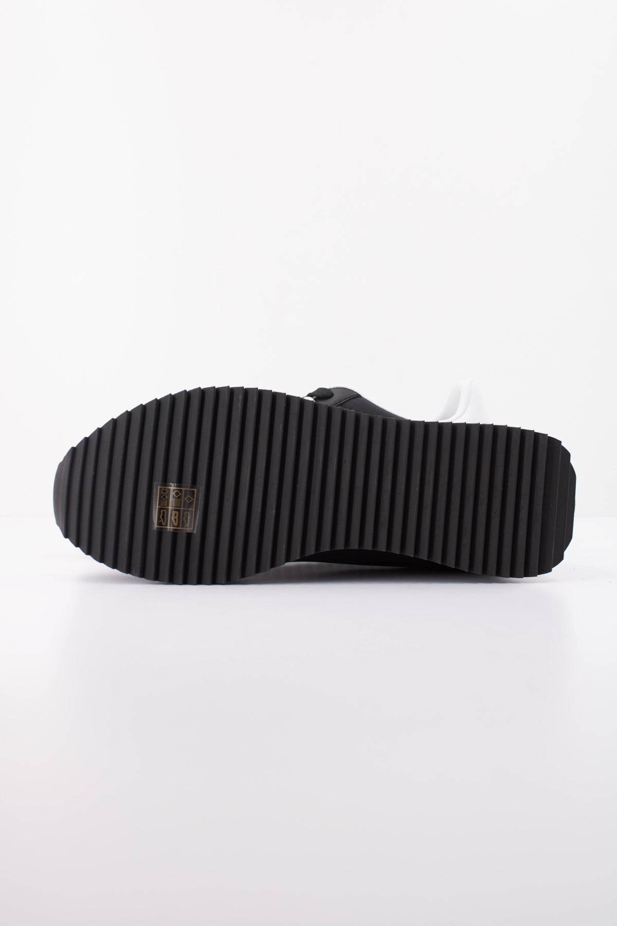 EA BY EMPORIO ARMANI X AF en color NEGRO  (5)