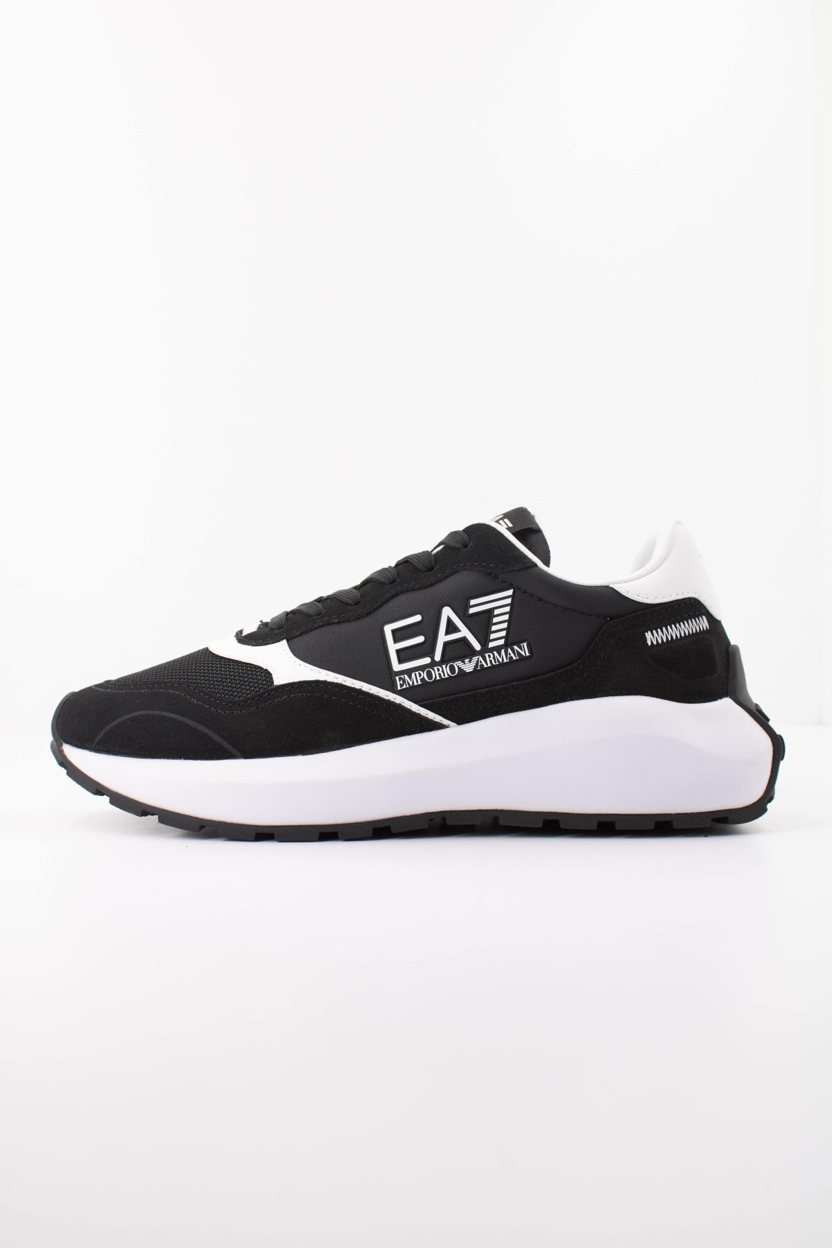 EA BY EMPORIO ARMANI X AF SNEAKER  en color NEGRO  (1)