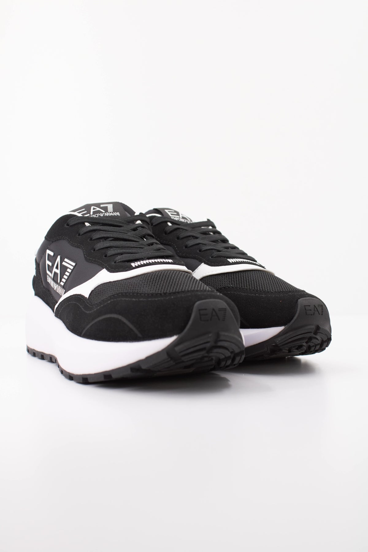 EA BY EMPORIO ARMANI X AF SNEAKER  en color NEGRO  (2)