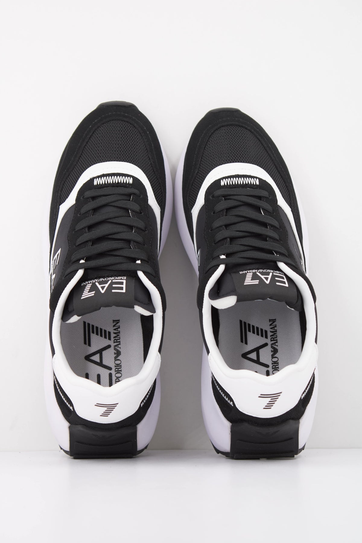 EA BY EMPORIO ARMANI X AF SNEAKER  en color NEGRO  (3)