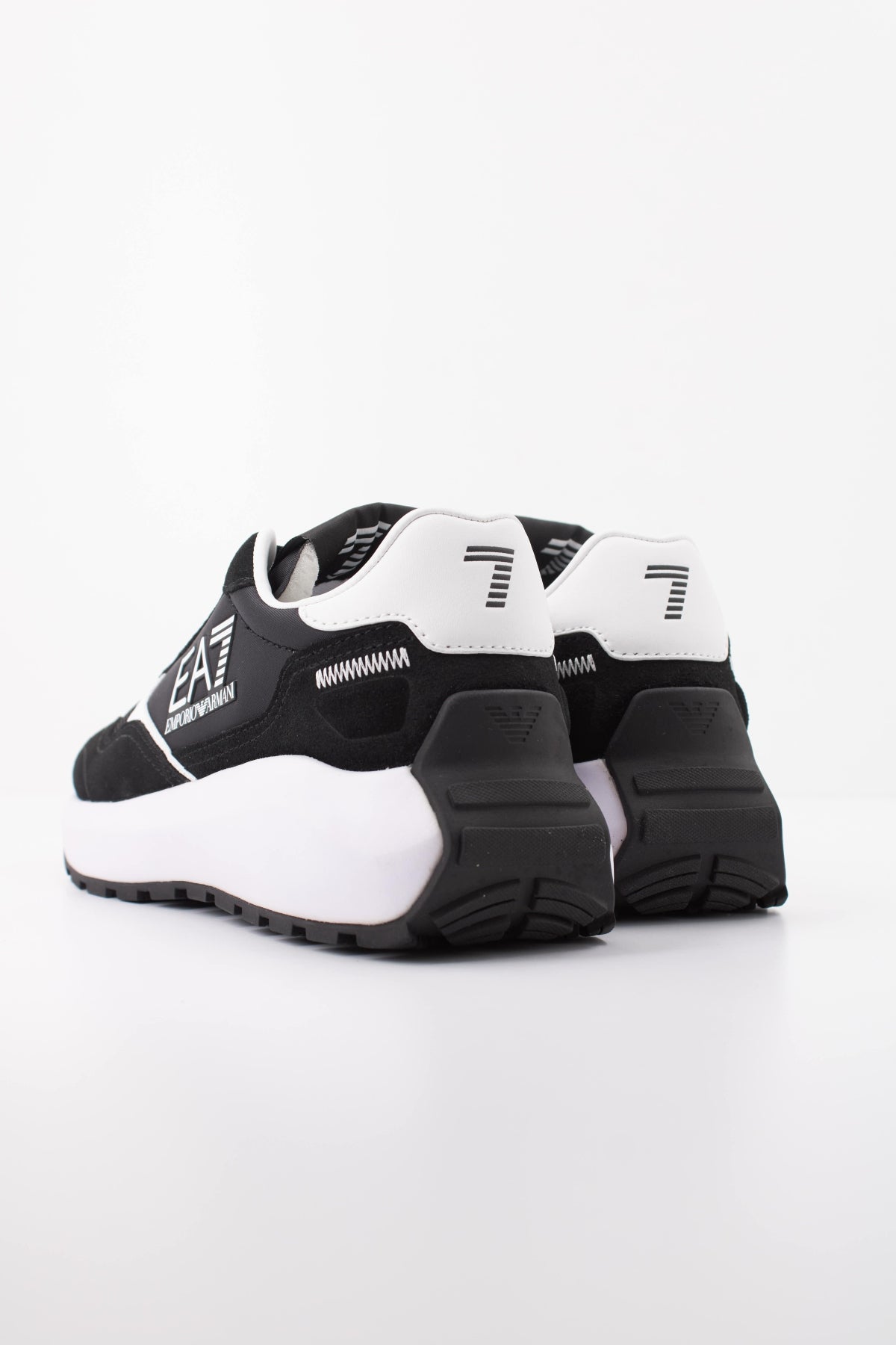EA BY EMPORIO ARMANI X AF SNEAKER  en color NEGRO  (4)