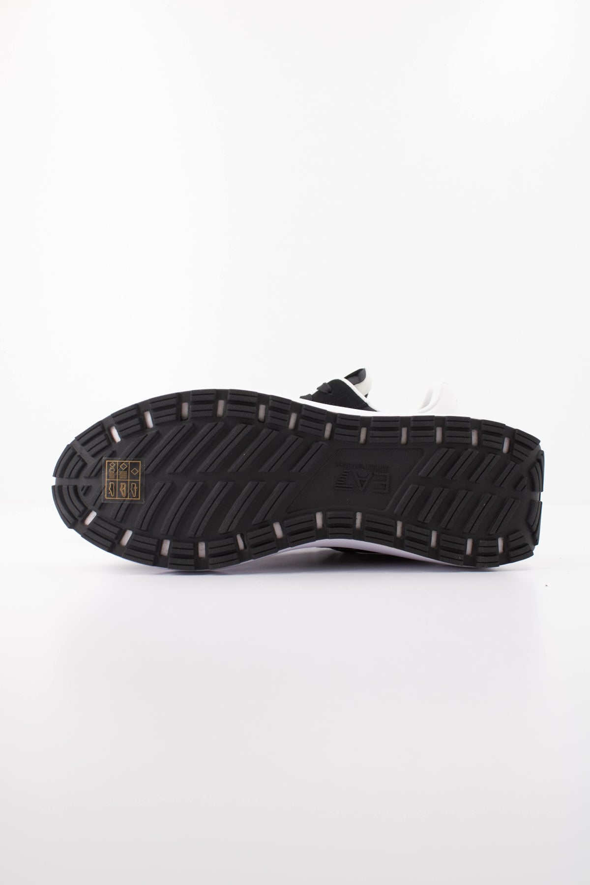 EA BY EMPORIO ARMANI X AF SNEAKER  en color NEGRO  (5)