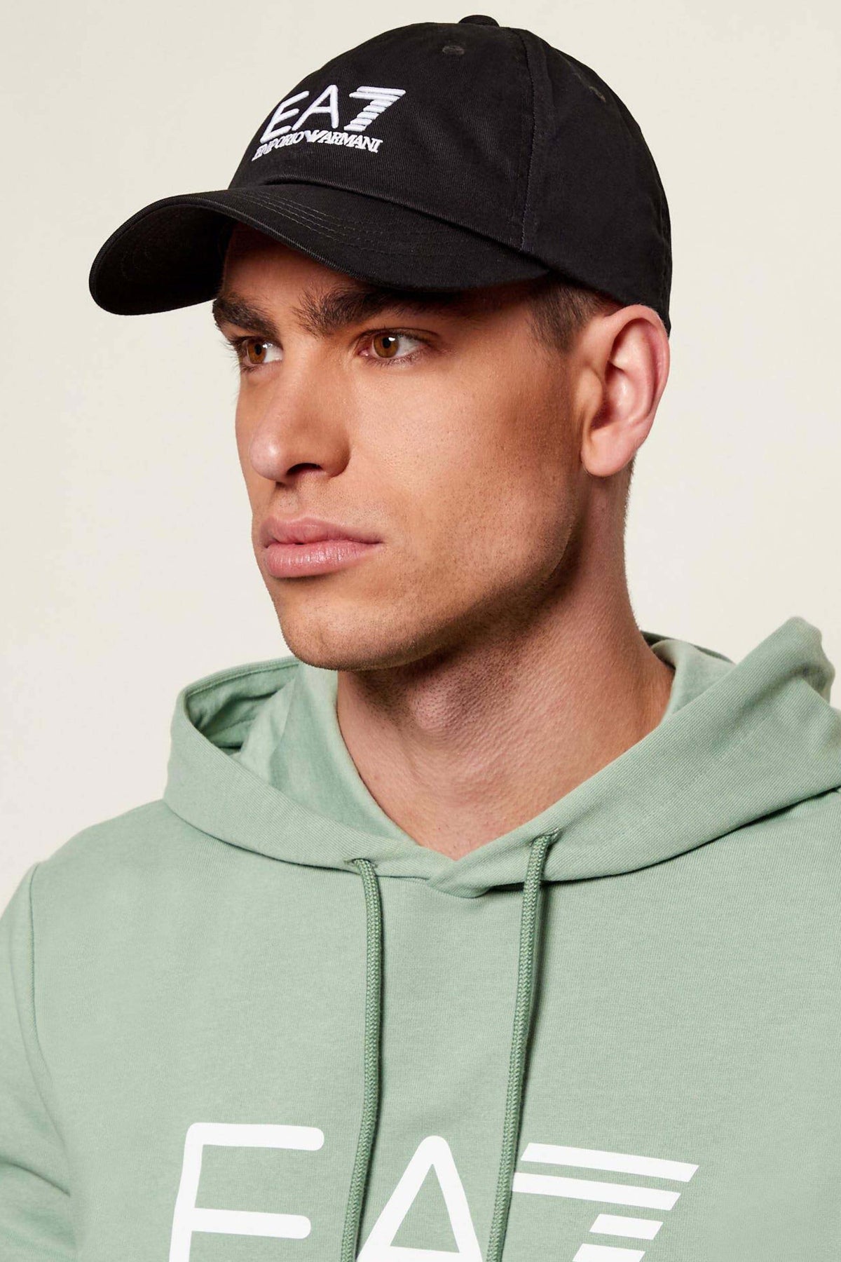 EA BY EMPORIO ARMANI BASEBALL HAT en color NEGRO  (1)
