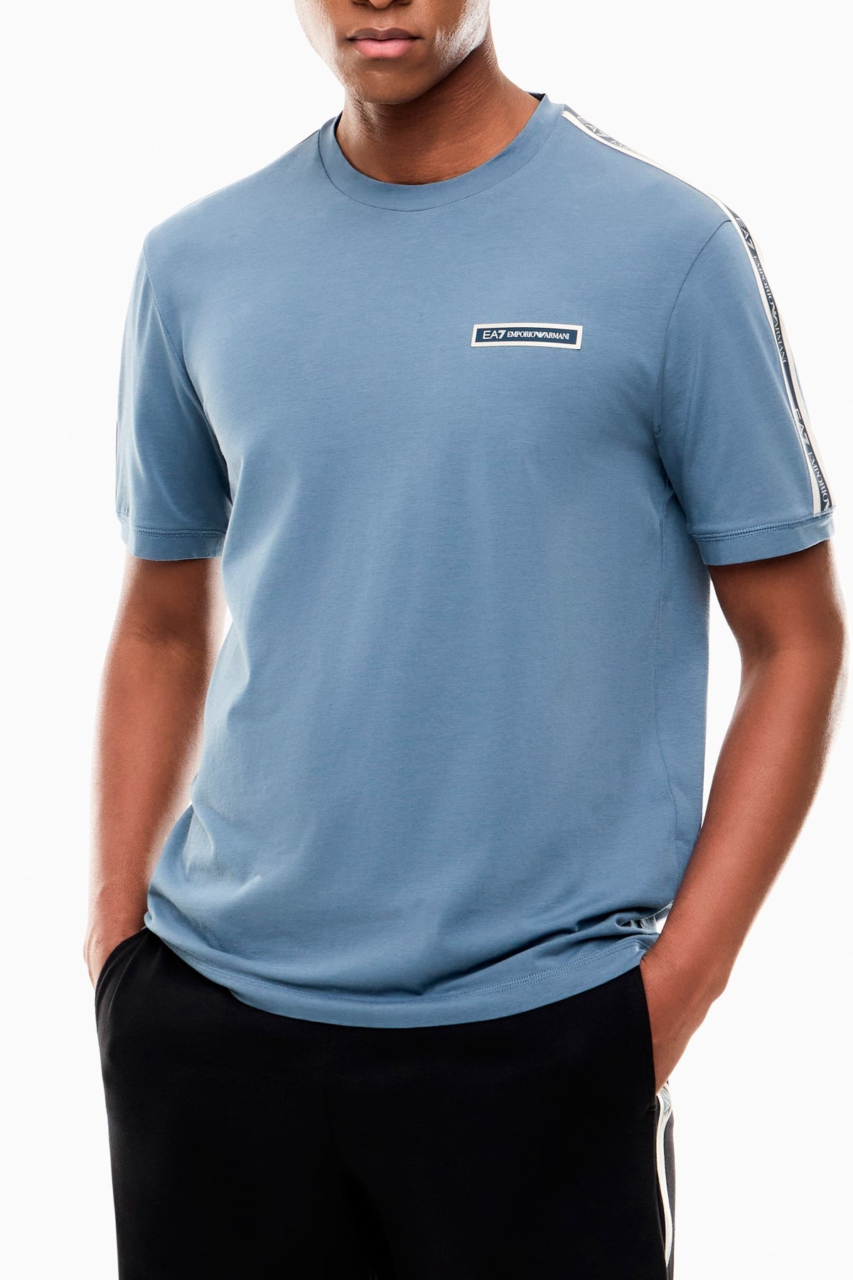 EA BY EMPORIO ARMANI M AF TRAIN LOGO SERIES en color AZUL  (1)