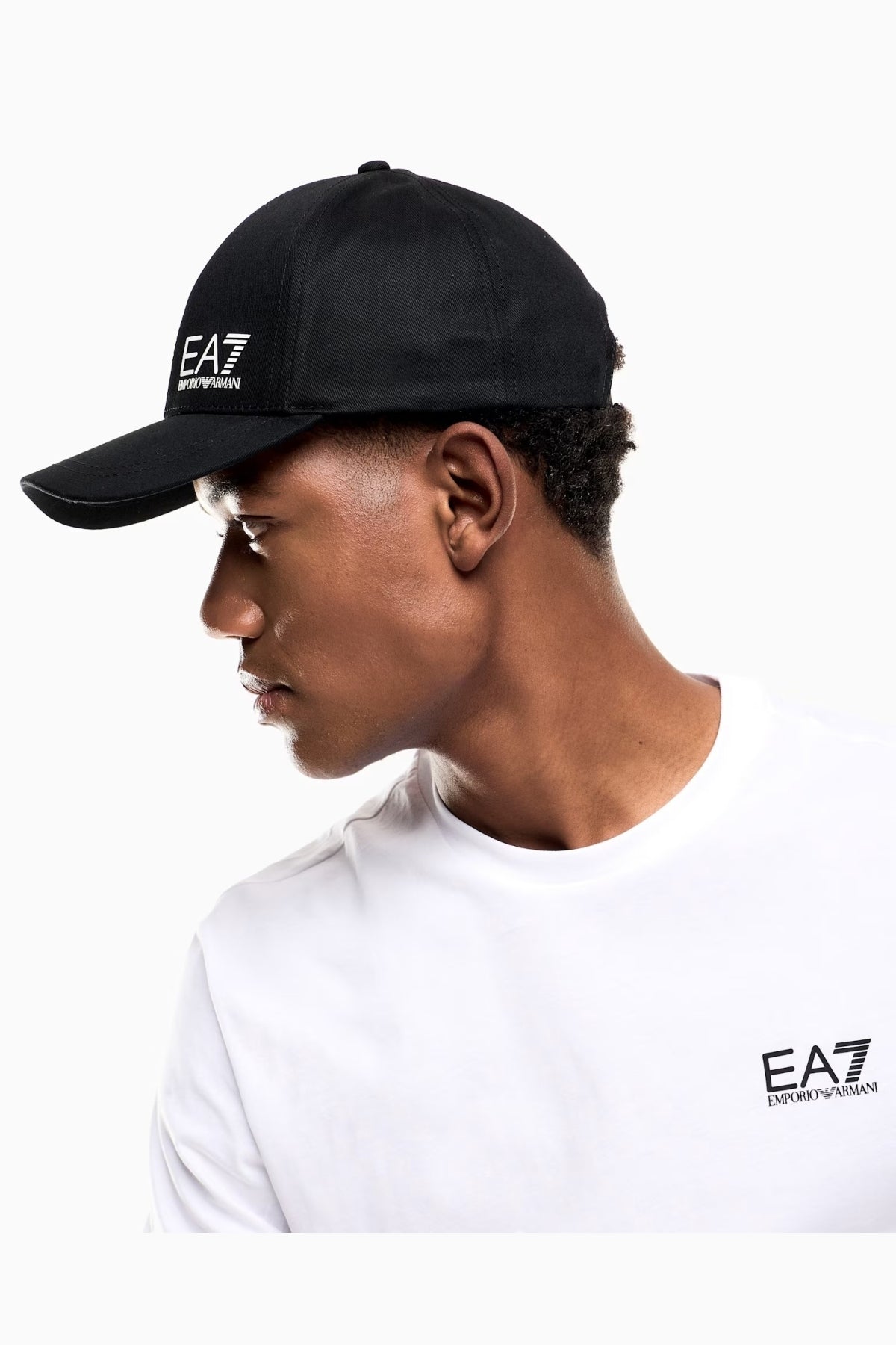 EA BY EMPORIO ARMANI X AF BASEBALL HAT en color NEGRO  (3)