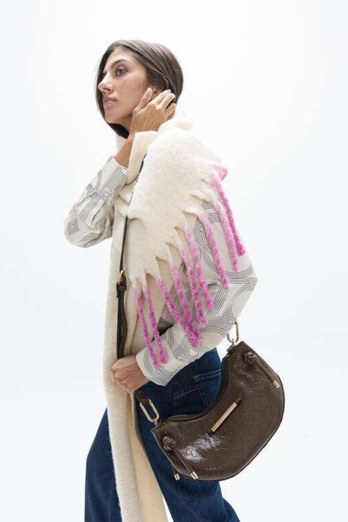 LOLA CASADEMUNT HALF-MOON SHOULDER BAG WITH METALLIC TUB en color MARRON  (1)