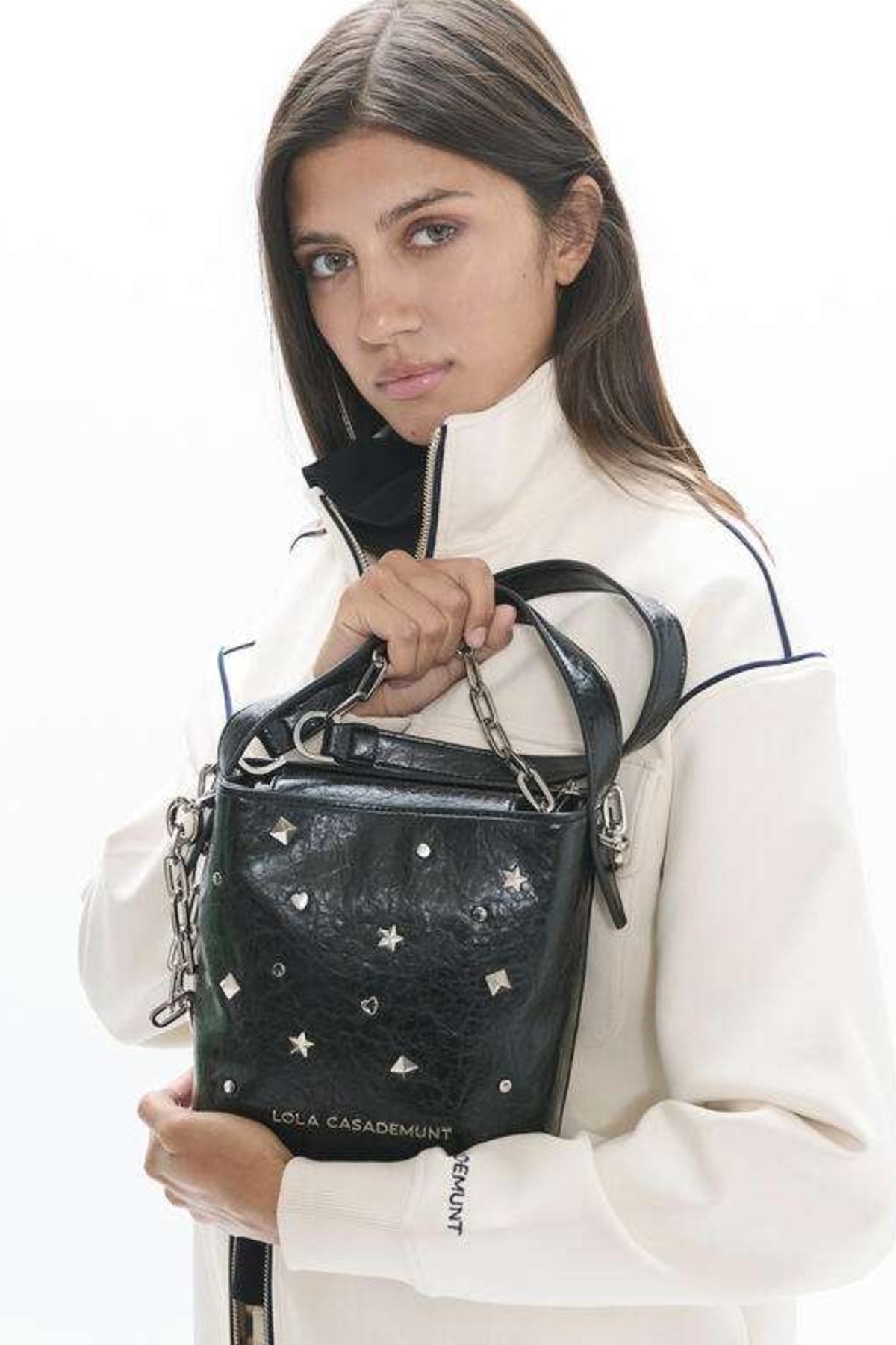 LOLA CASADEMUNT STAR AND HEART STUDDED SHOULDER BAG en color NEGRO  (1)