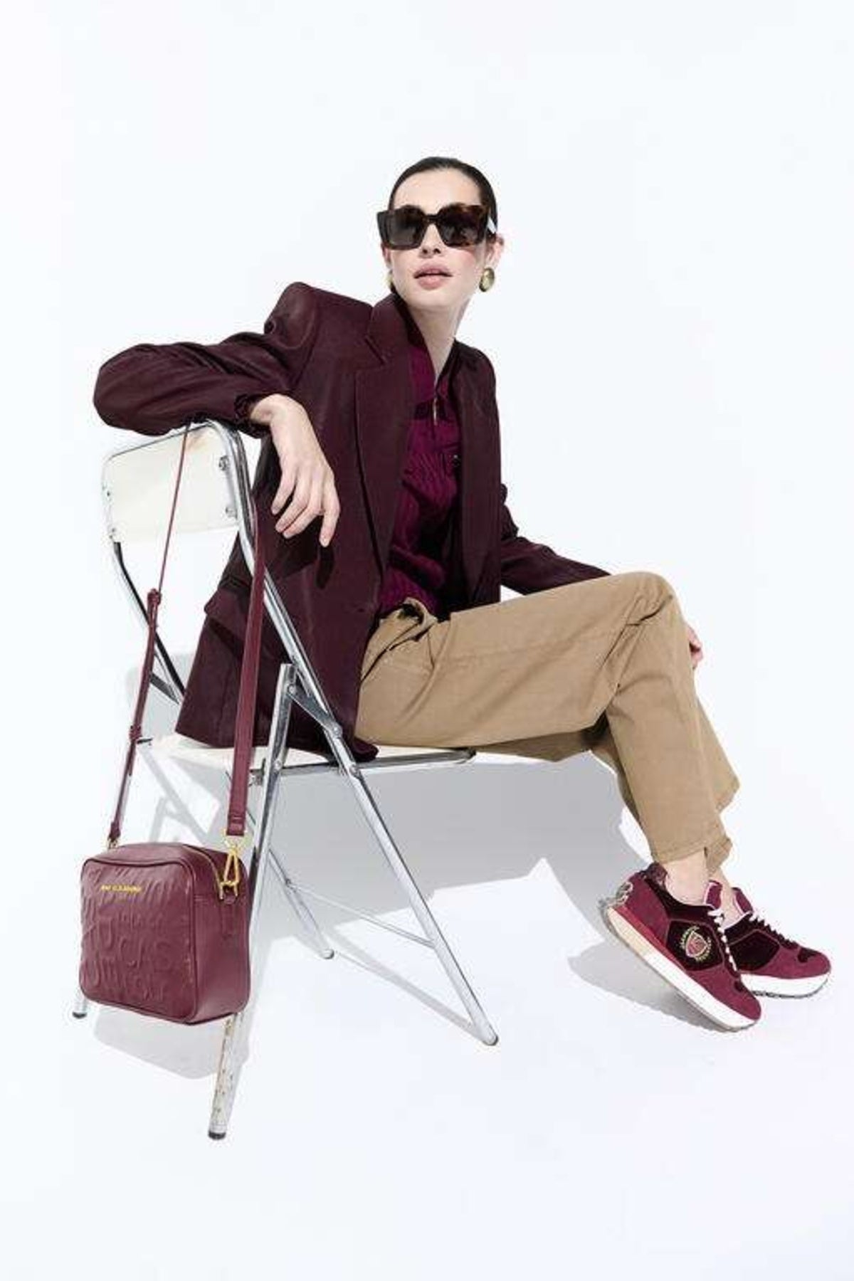 LOLA CASADEMUNT BASIC SHOULDER BAG en color BURDEOS  (1)