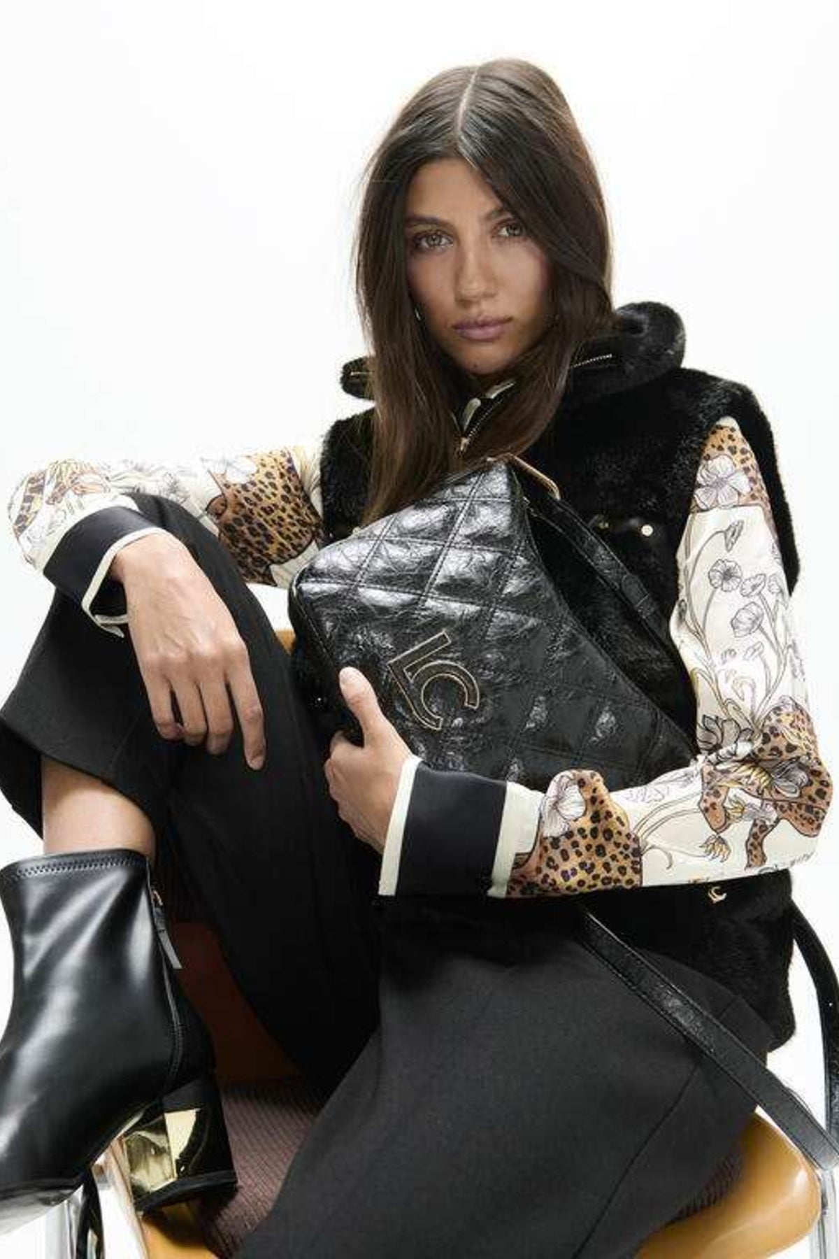 LOLA CASADEMUNT PADDED SHOULDER STRAP WITH DOUBLE STITCH en color NEGRO  (1)