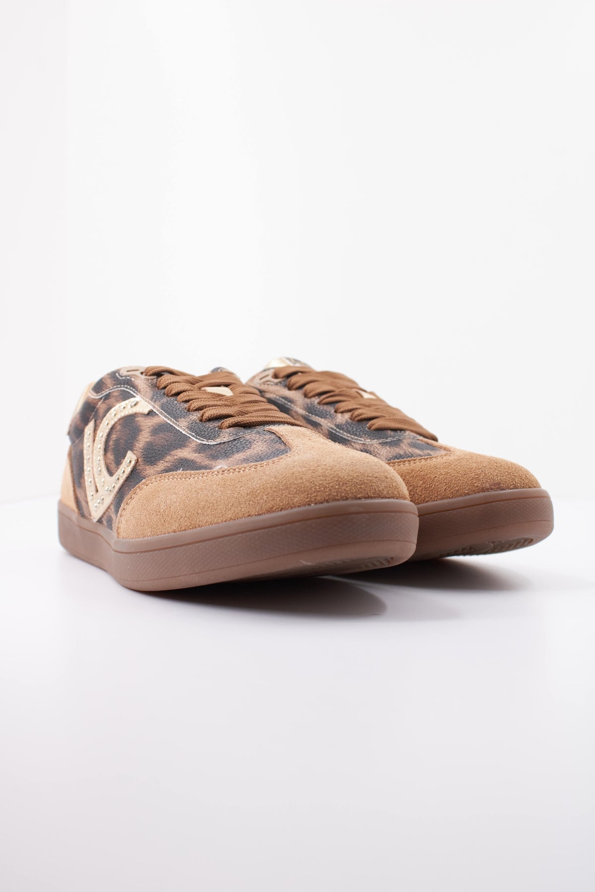 LOLA CASADEMUNT ANIMAL-PRINT SNEAKER WITH LOGO AND STUD  en color ANIMAL PRINT  (2)