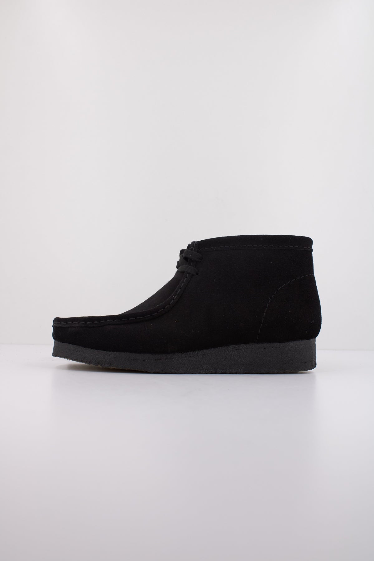 CLARKS ORIGINALS WALLABEE BOOT en color NEGRO  (1)