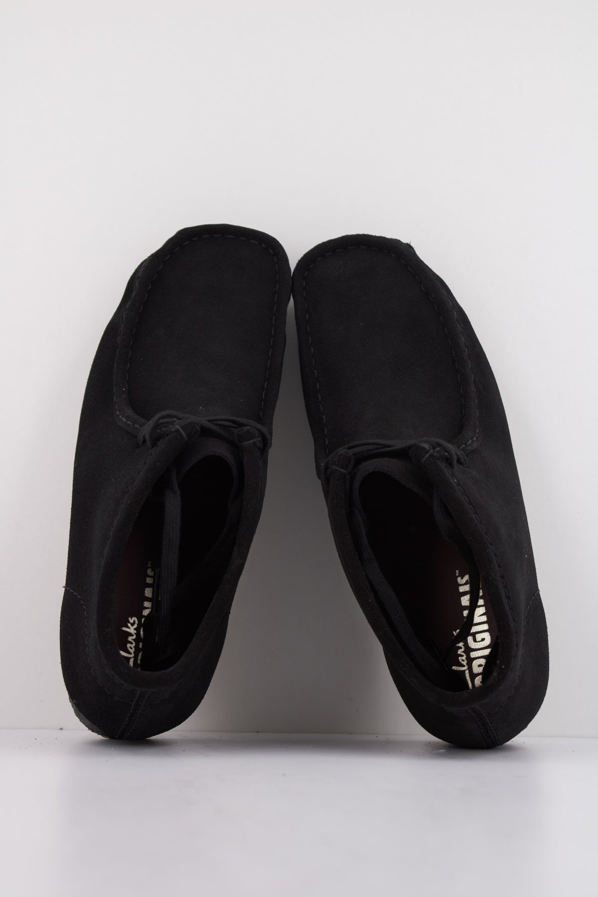 CLARKS ORIGINALS WALLABEE BOOT en color NEGRO  (3)