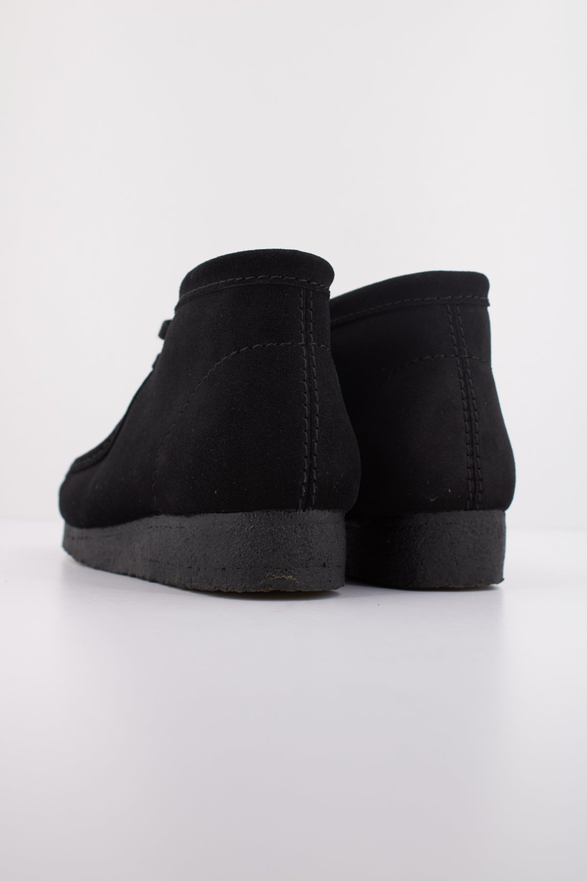 CLARKS ORIGINALS WALLABEE BOOT en color NEGRO  (4)