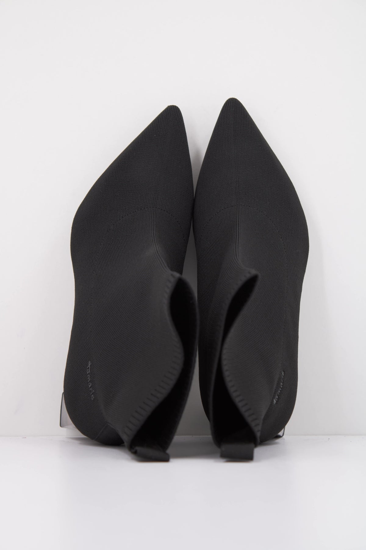 TAMARIS   BOTIN TACON en color NEGRO  (3)