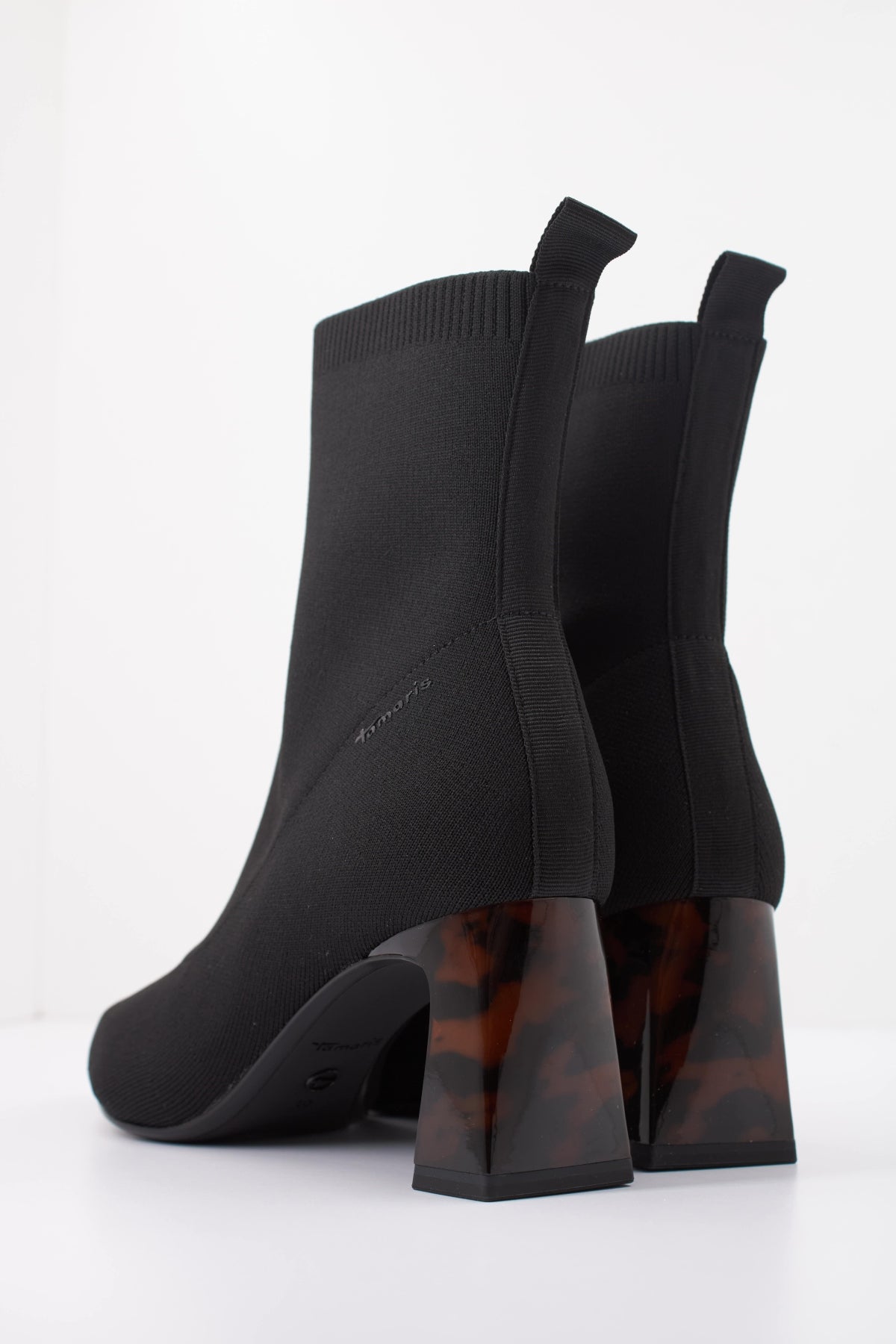 TAMARIS   BOTIN TACON en color NEGRO  (4)