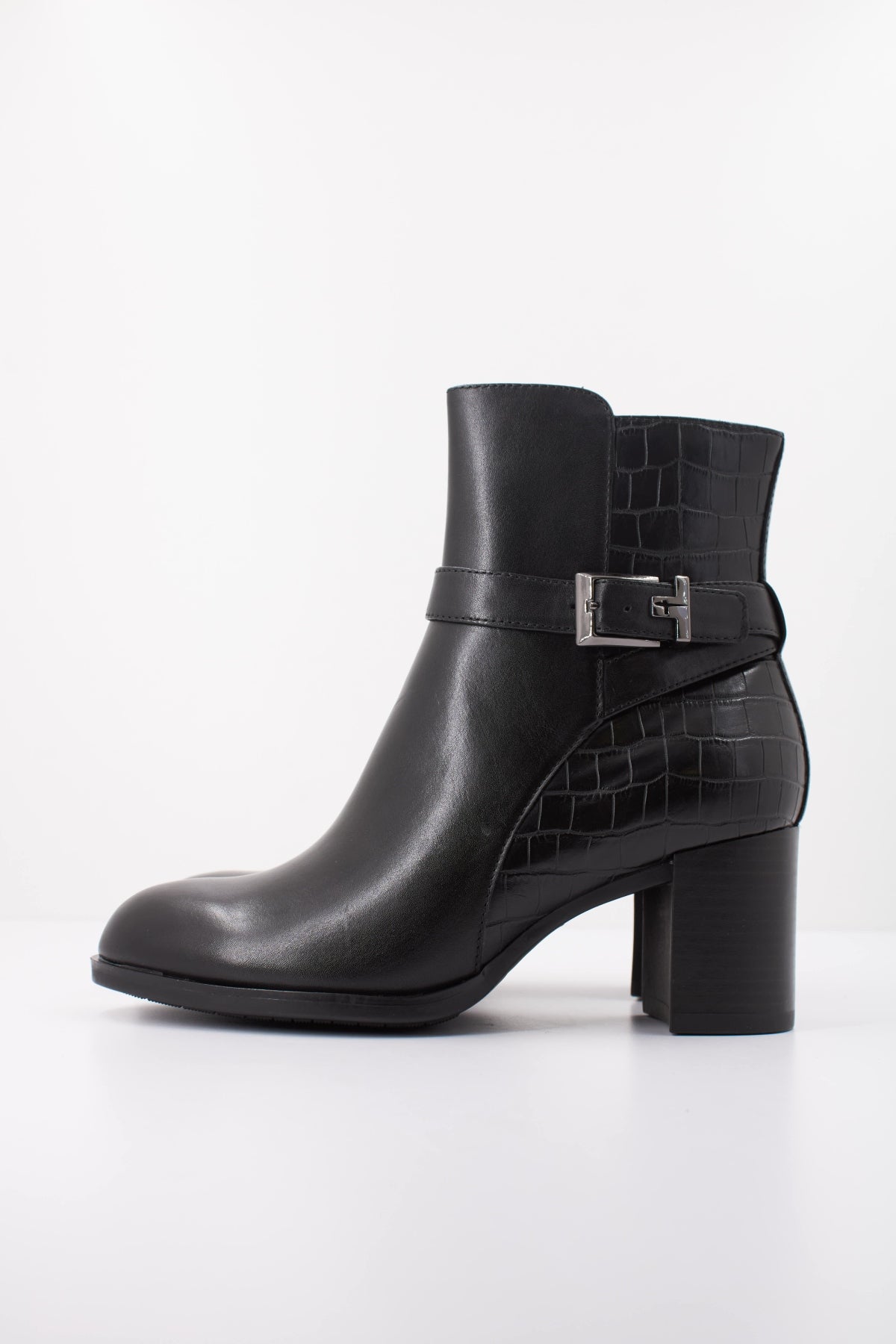 TAMARIS   BOTIN TACON en color NEGRO  (1)