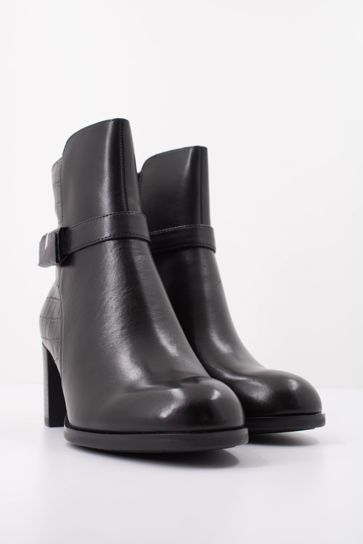 TAMARIS   BOTIN TACON en color NEGRO  (2)
