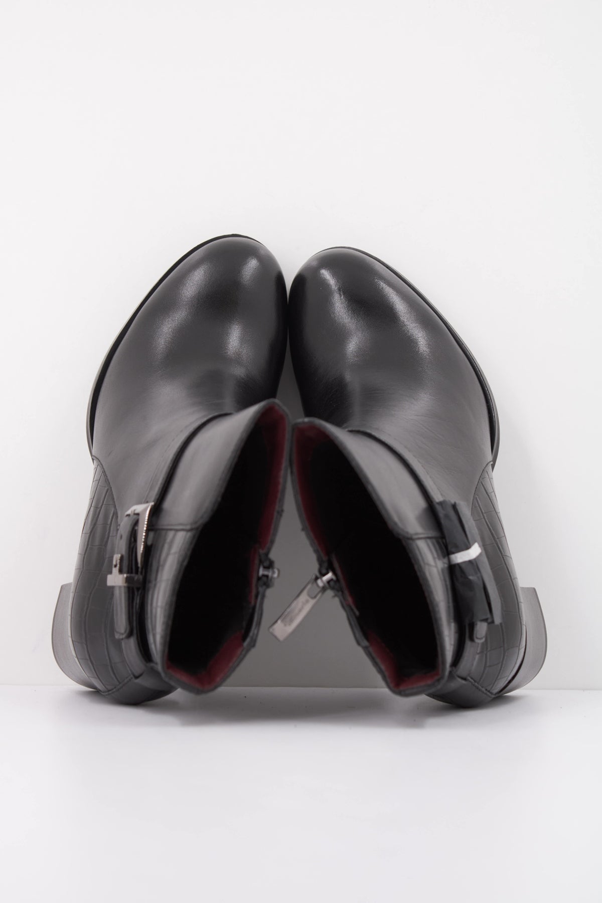 TAMARIS   BOTIN TACON en color NEGRO  (3)