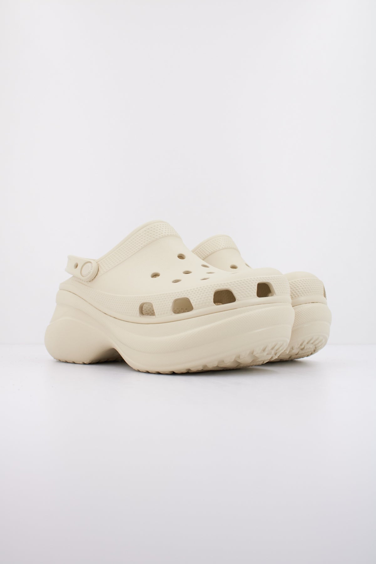CROCS CLASSIC BAE CLOG en color BEIS  (2)