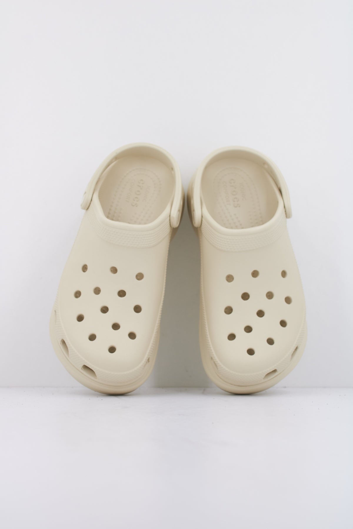 CROCS CLASSIC BAE CLOG en color BEIS  (3)