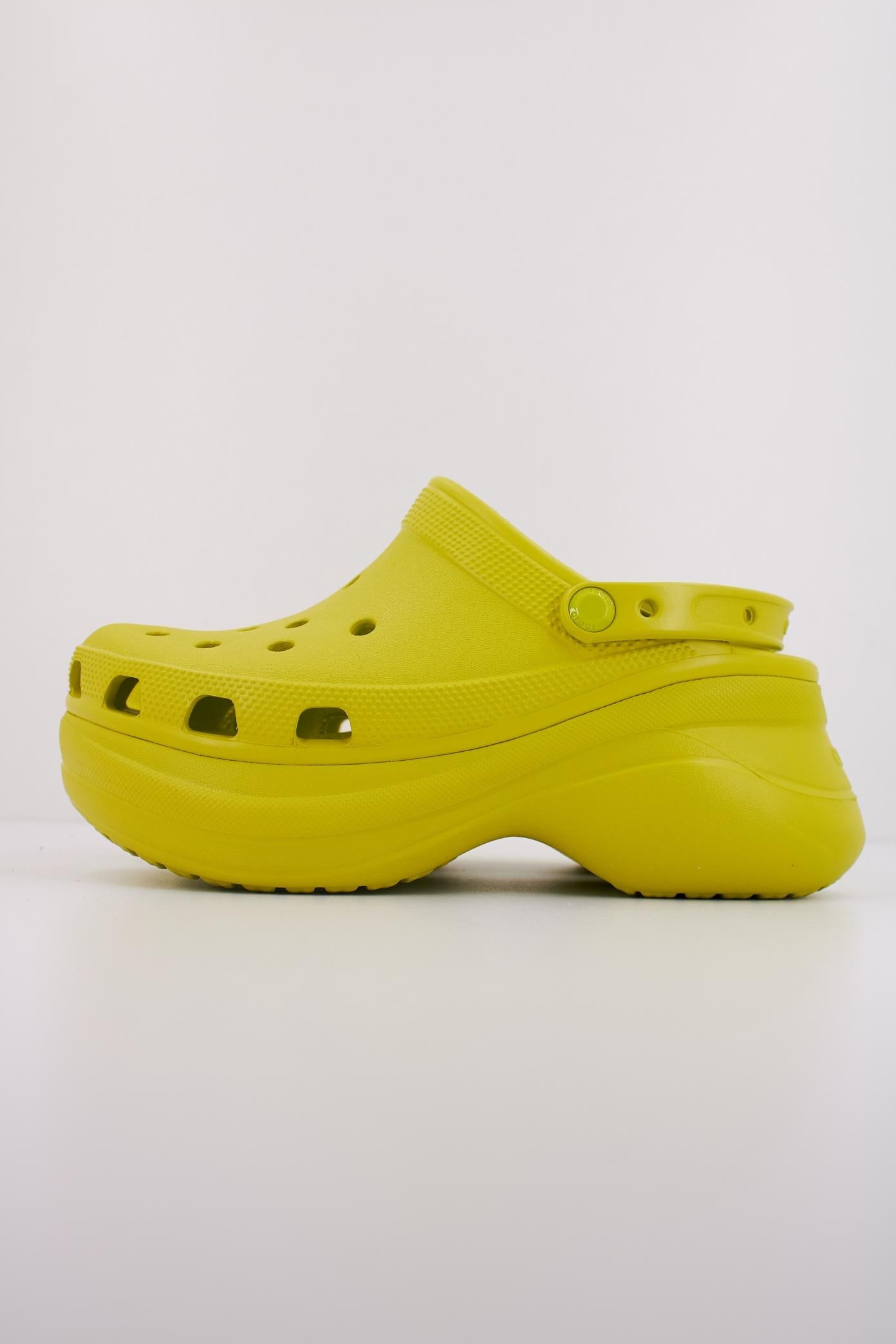 CROCS CLASSIC BAE CLOG en color VERDE  (1)