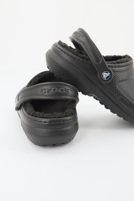 CROCS CLASSIC LINED CLOG en color NEGRO  (2)