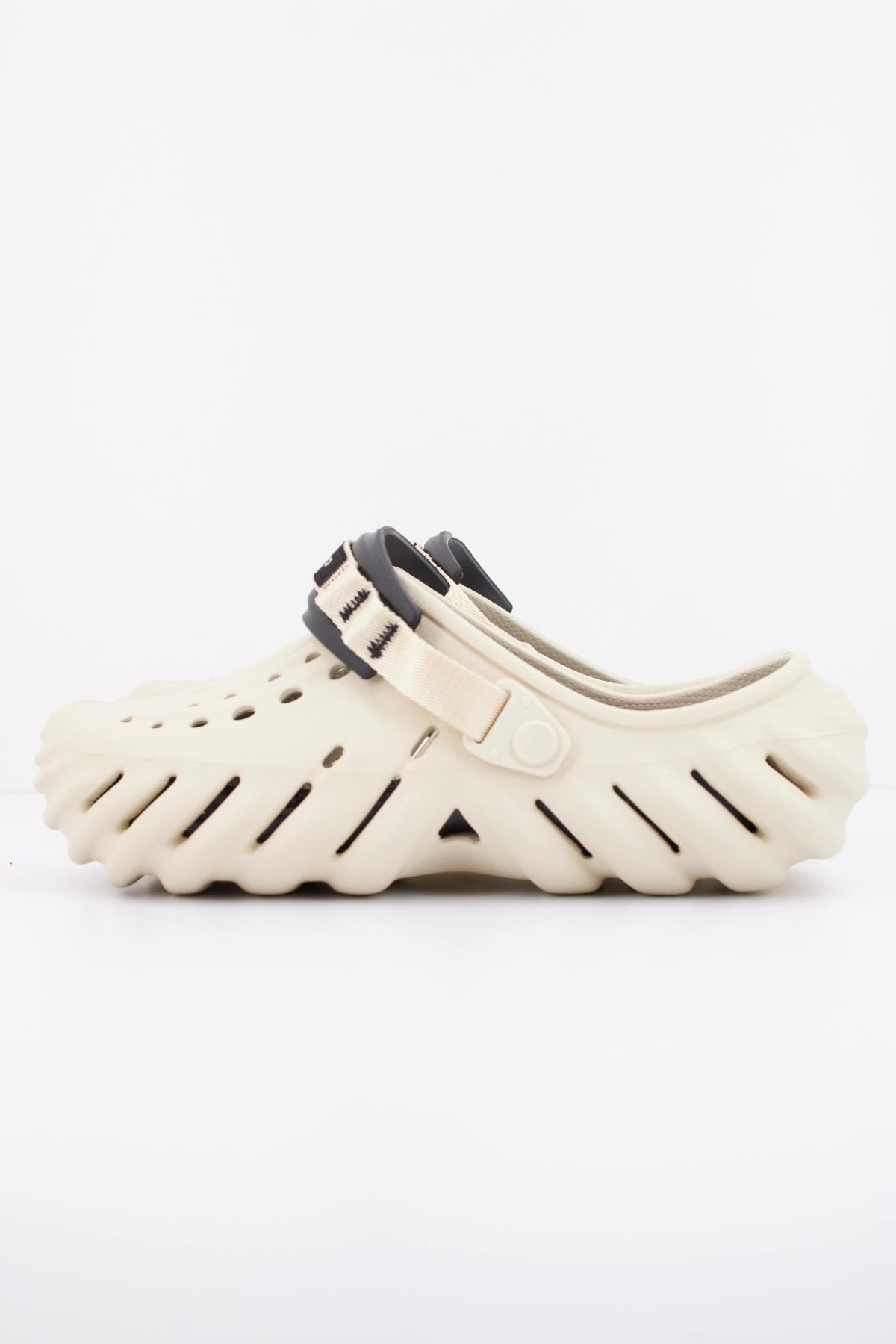 CROCS ECHO U en color BEIS  (1)