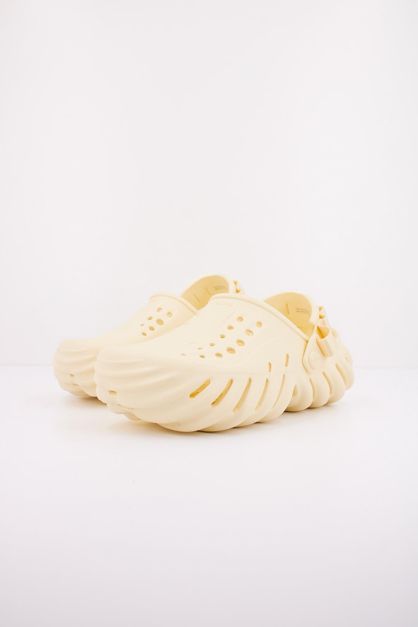 CROCS ECHO CLOG en color AMARILLO  (2)