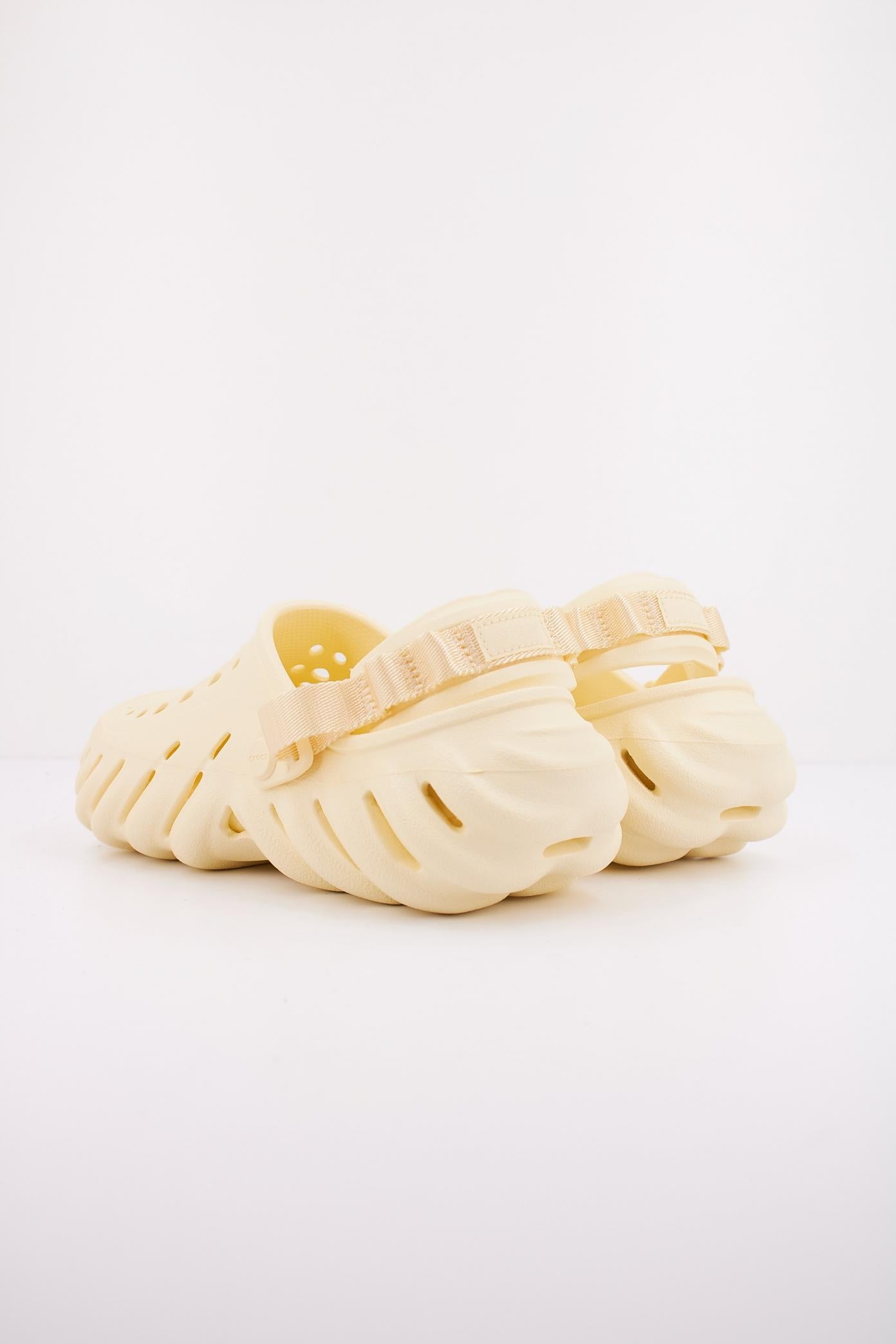 CROCS ECHO CLOG en color AMARILLO  (4)