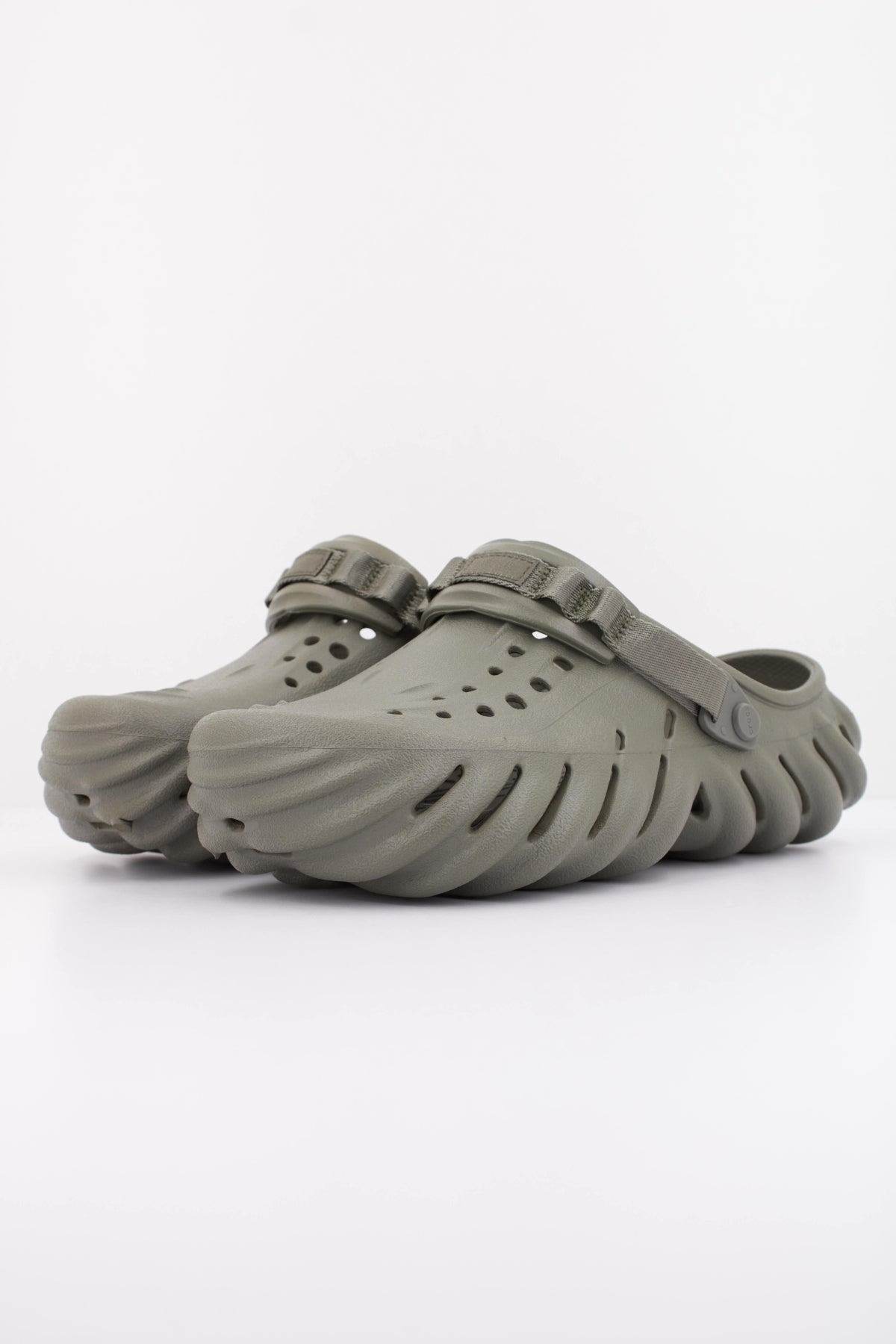 CROCS ECHO U en color VERDE  (2)