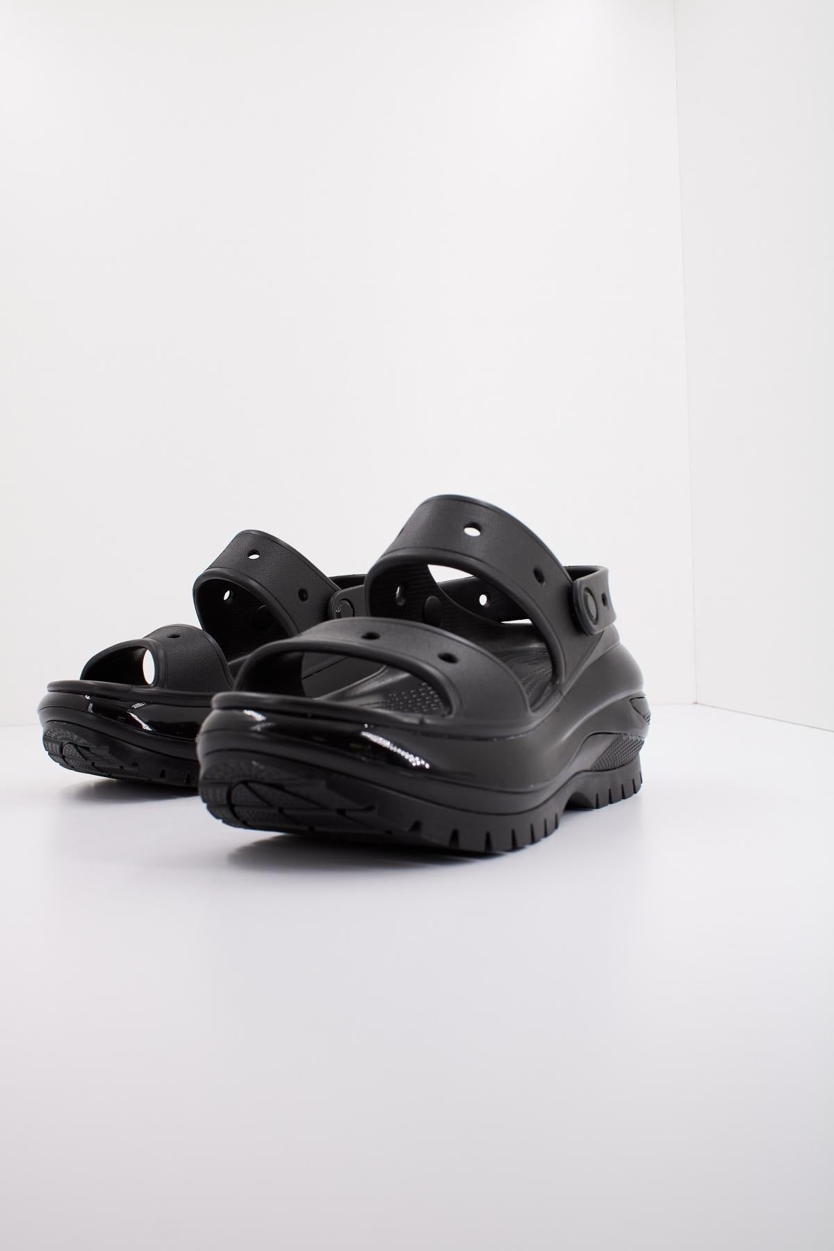 CROCS CLASSIC MEGA CRUSH SANDAL en color NEGRO  (2)