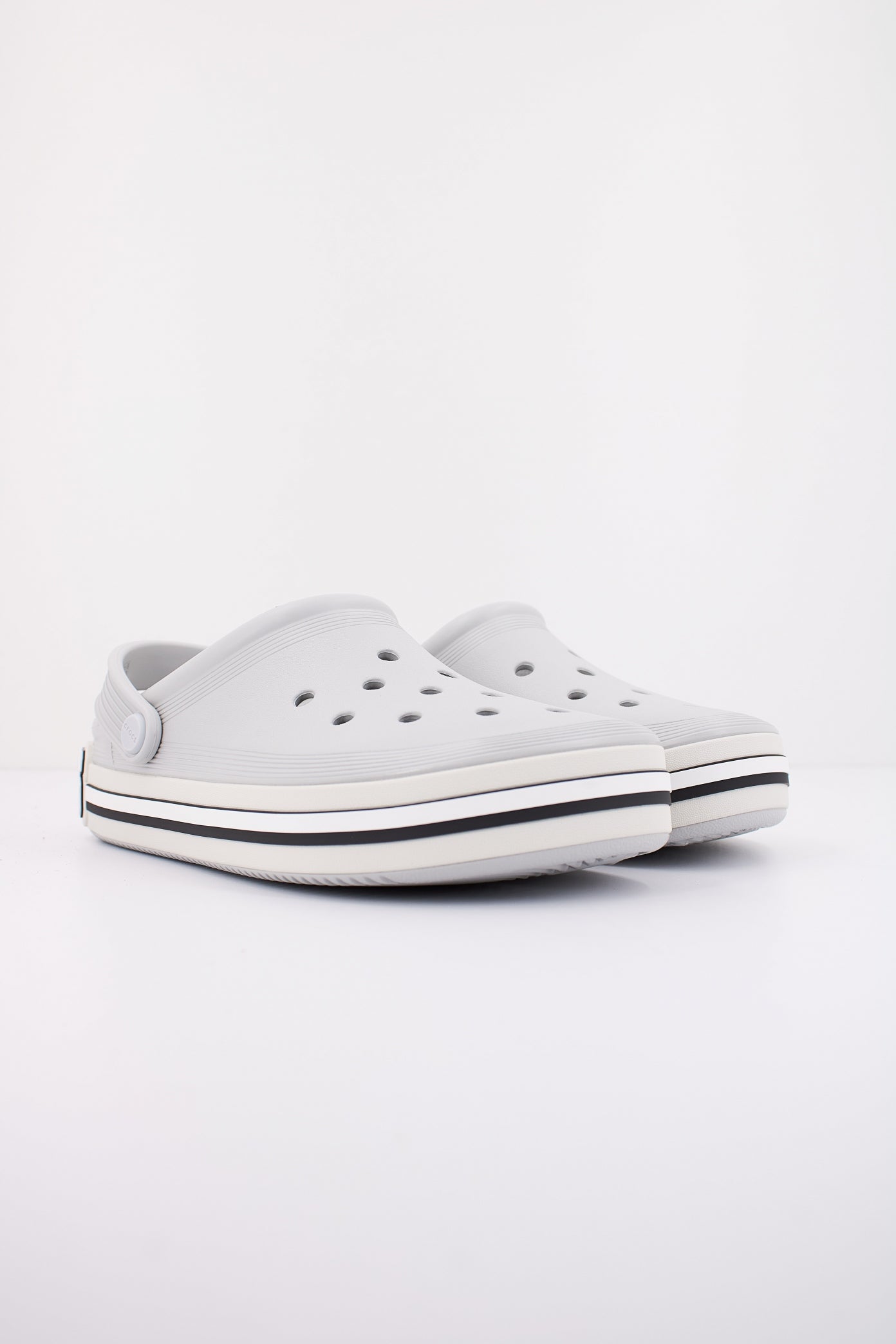 CROCS OFF COURT LOGO CLOG en color GRIS  (2)