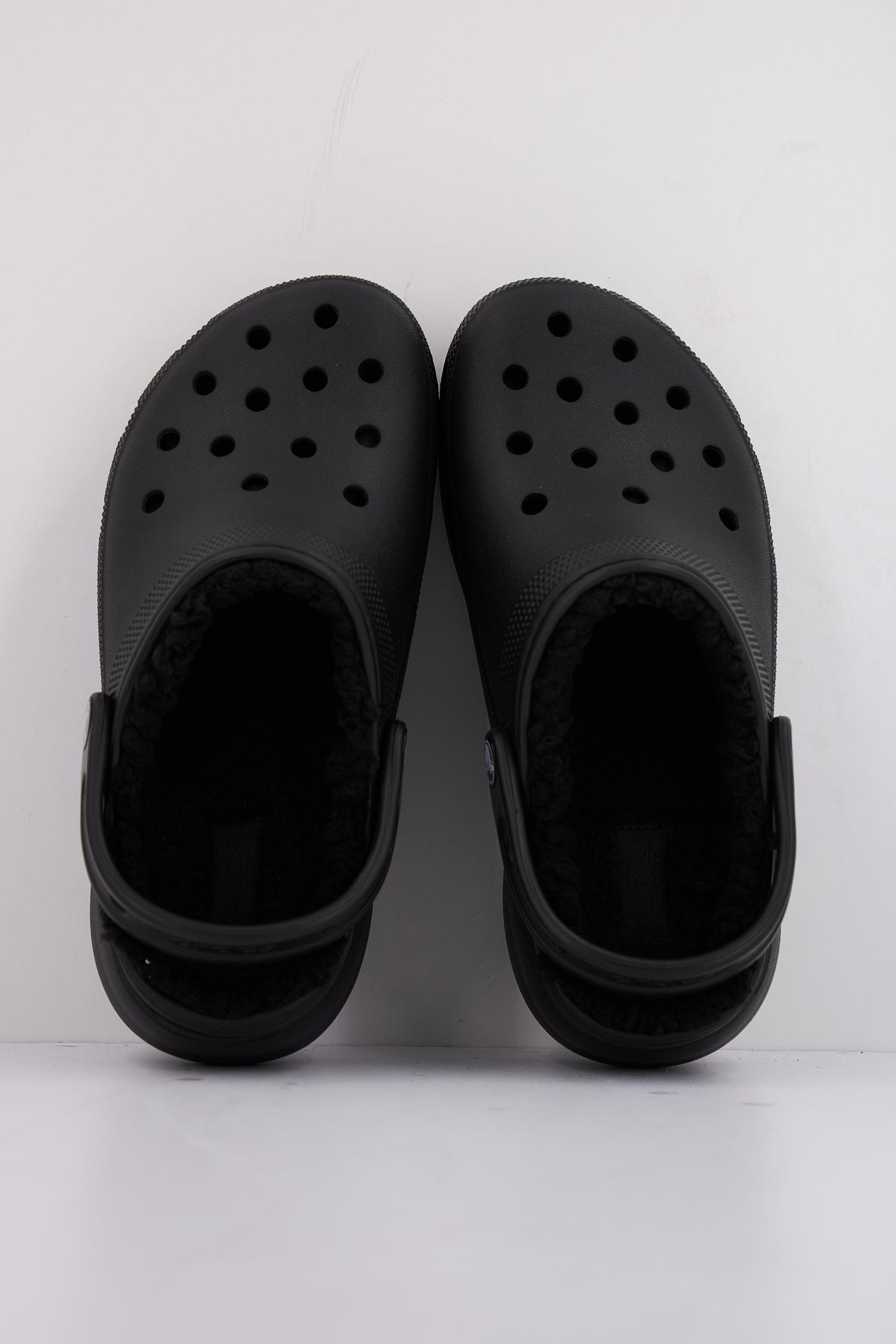 CROCS LINED CLOG en color NEGRO  (3)