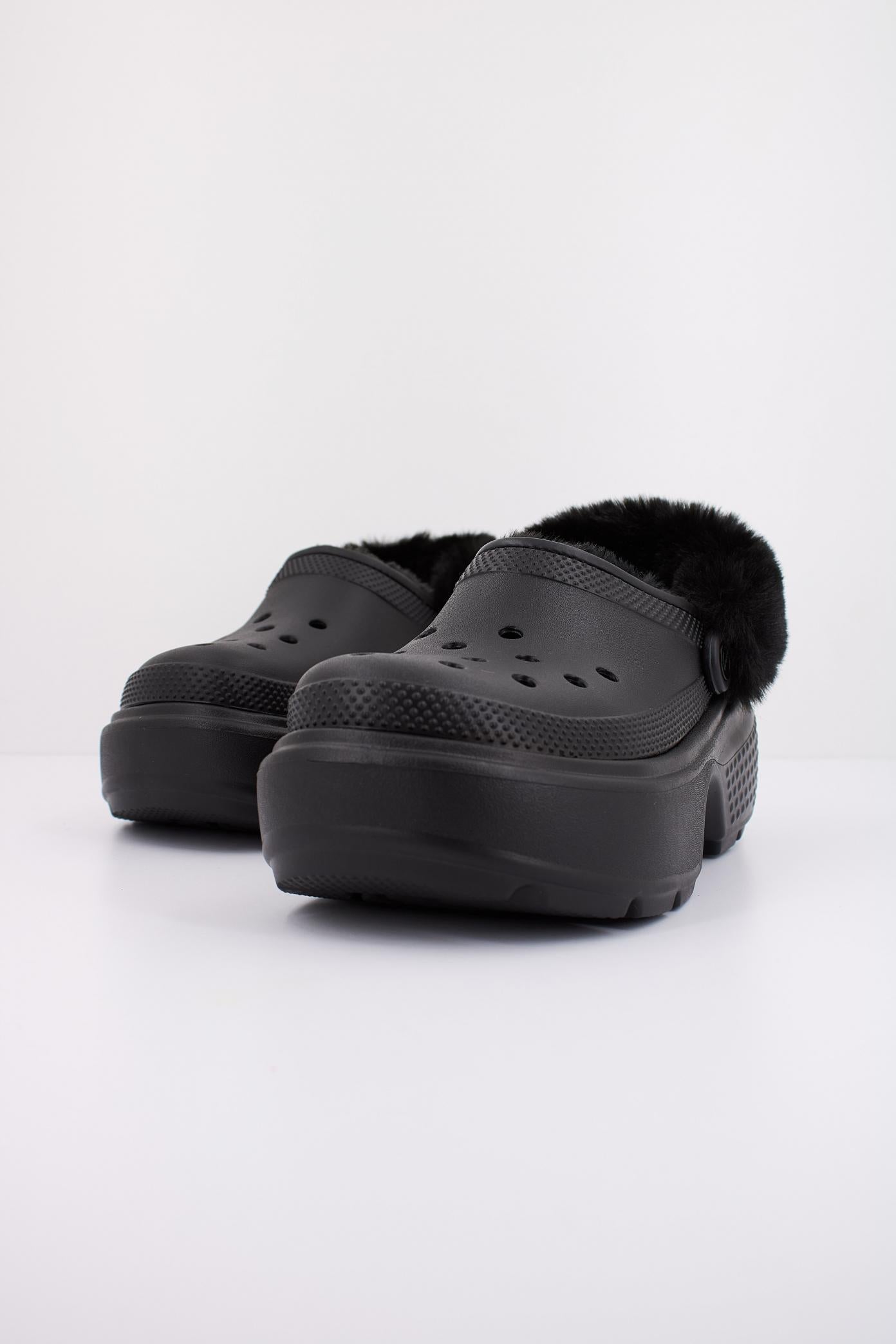 CROCS STOMP LINED CLOG en color NEGRO  (2)